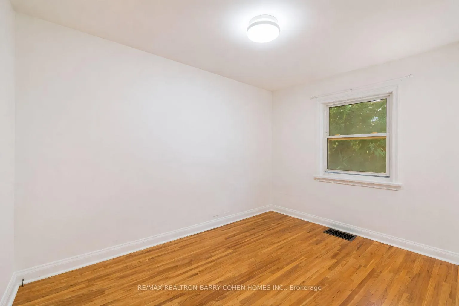 Photo 4 of 88 Steeles Avenue E, Markham, Grandview — HOMEH
