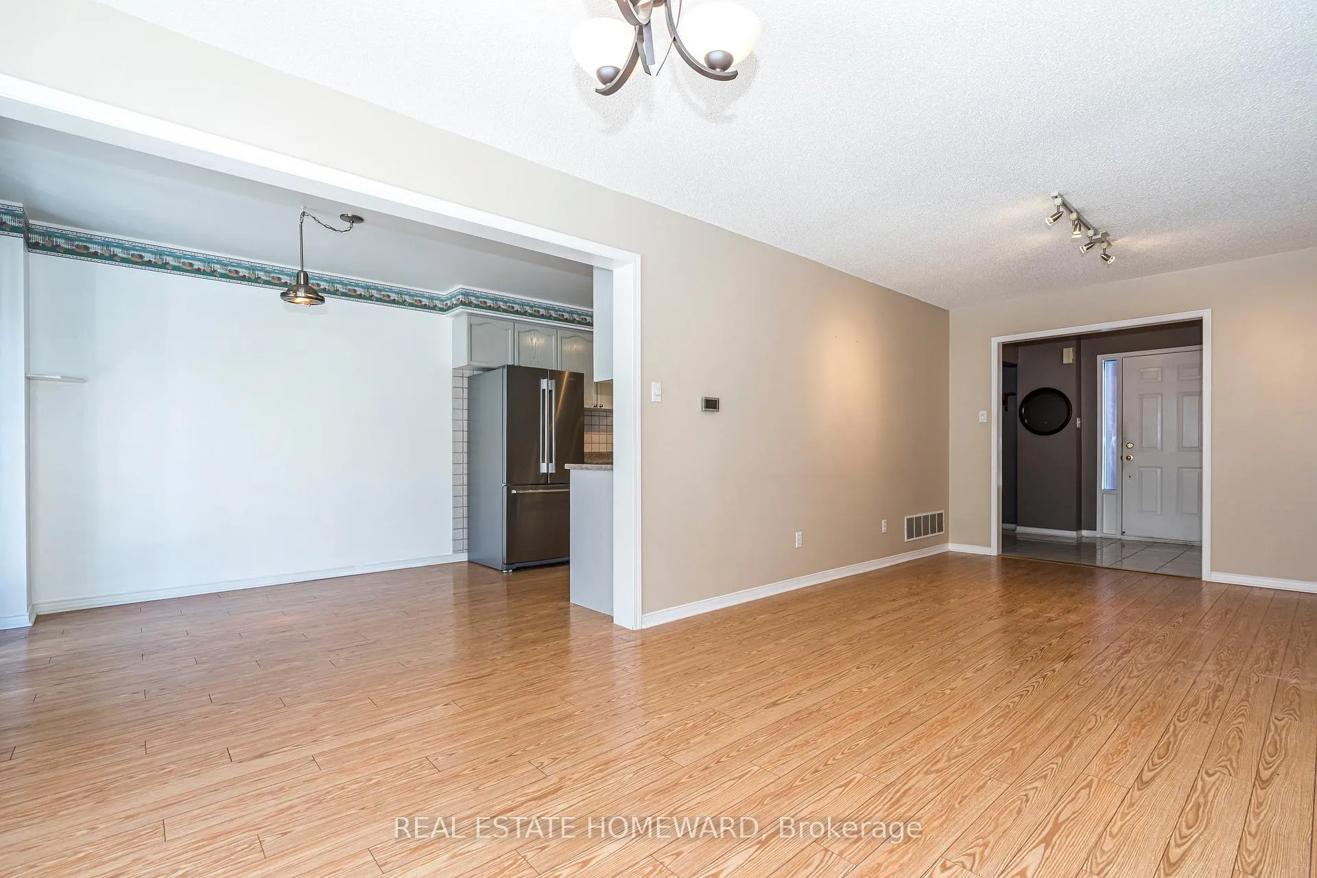 Photo 5 of 1941 Pine Grove Avenue, Pickering, Highbush — HOMEH