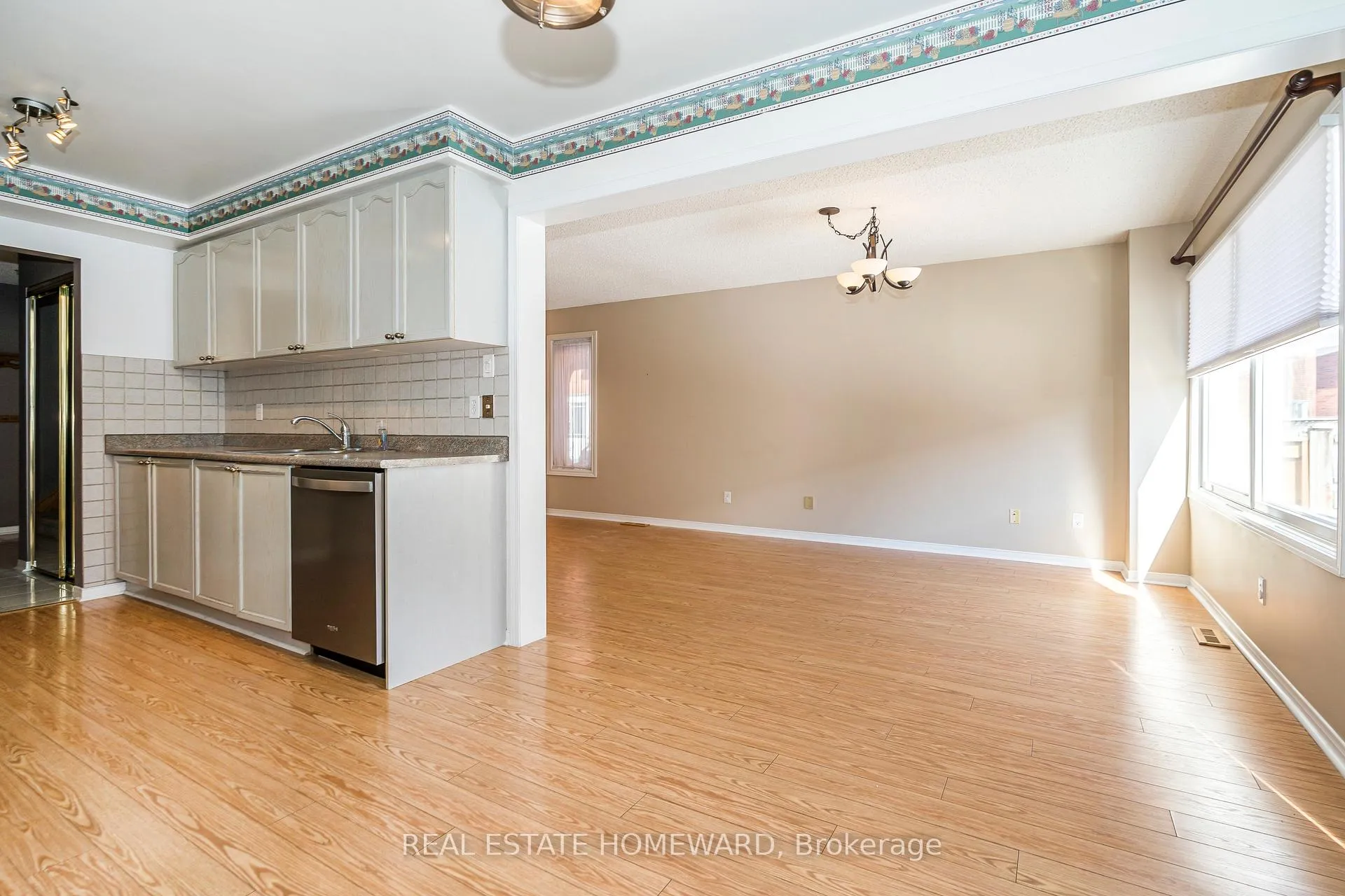 Photo 10 of 1941 Pine Grove Avenue, Pickering, Highbush — HOMEH