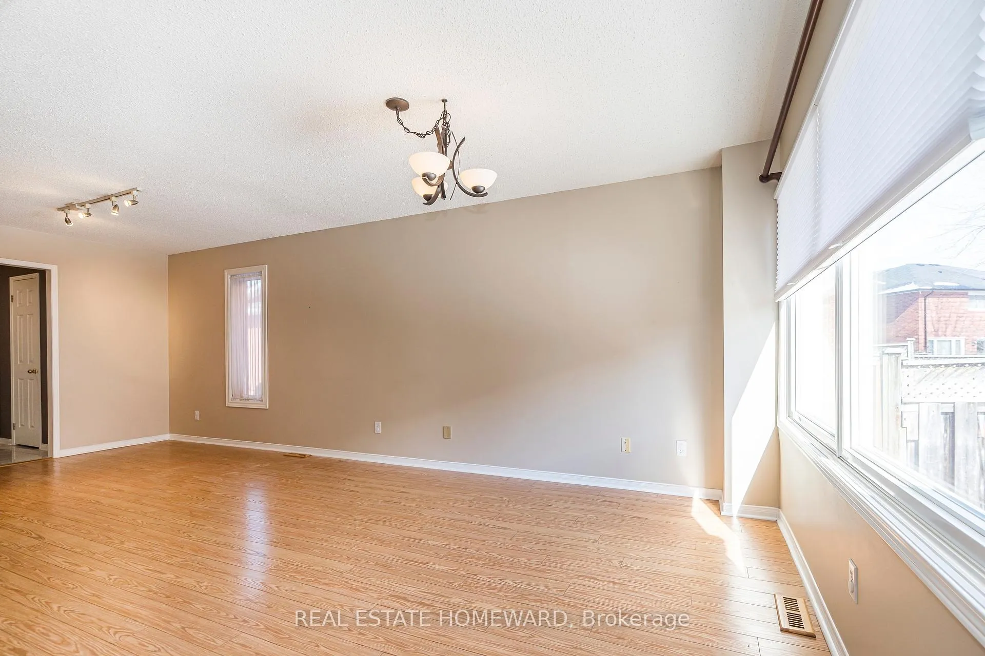 Photo 11 of 1941 Pine Grove Avenue, Pickering, Highbush — HOMEH