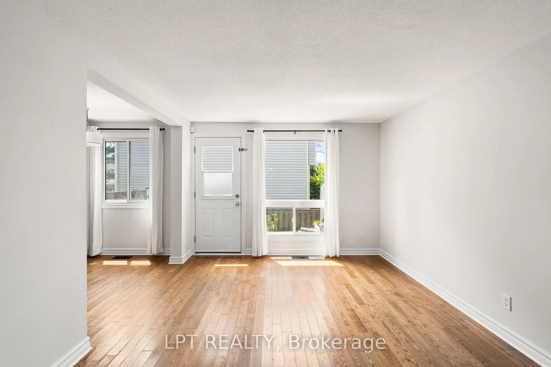 Photo 9 of 57 Malvern Drive, Ottawa, Barrhaven - Pheasant Run — HOMEH