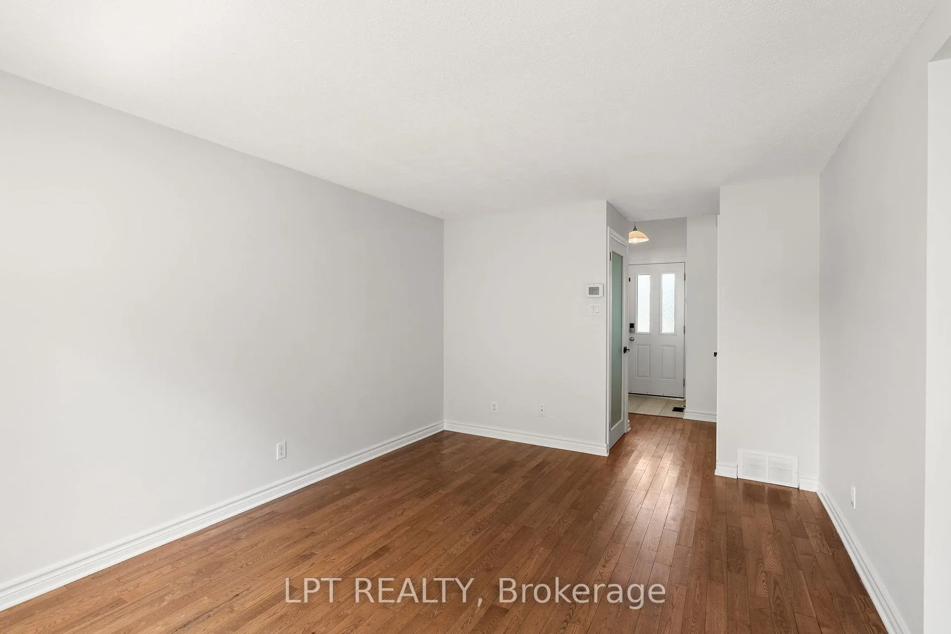 Photo 11 of 57 Malvern Drive, Ottawa, Barrhaven - Pheasant Run — HOMEH