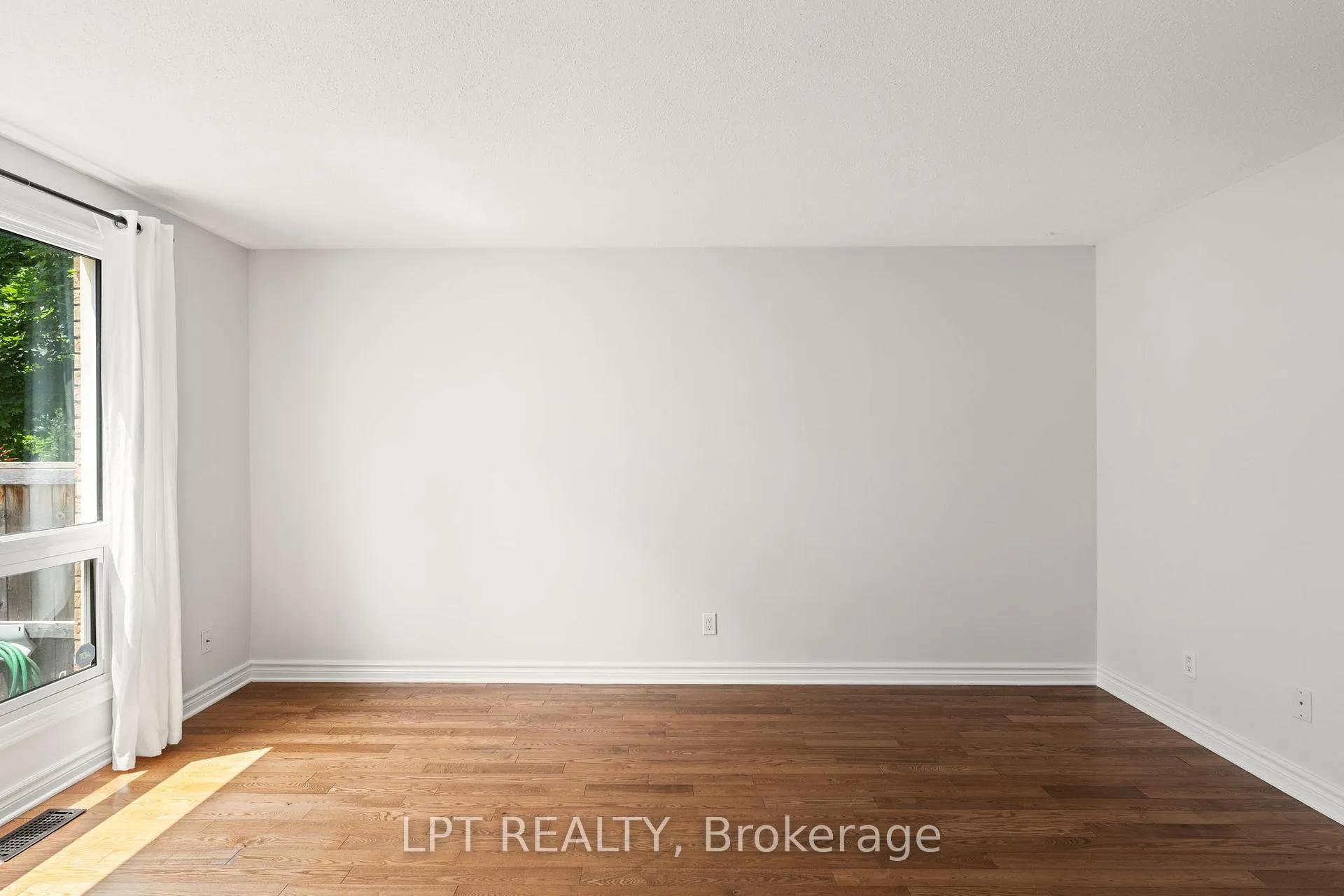 Photo 12 of 57 Malvern Drive, Ottawa, Barrhaven - Pheasant Run — HOMEH