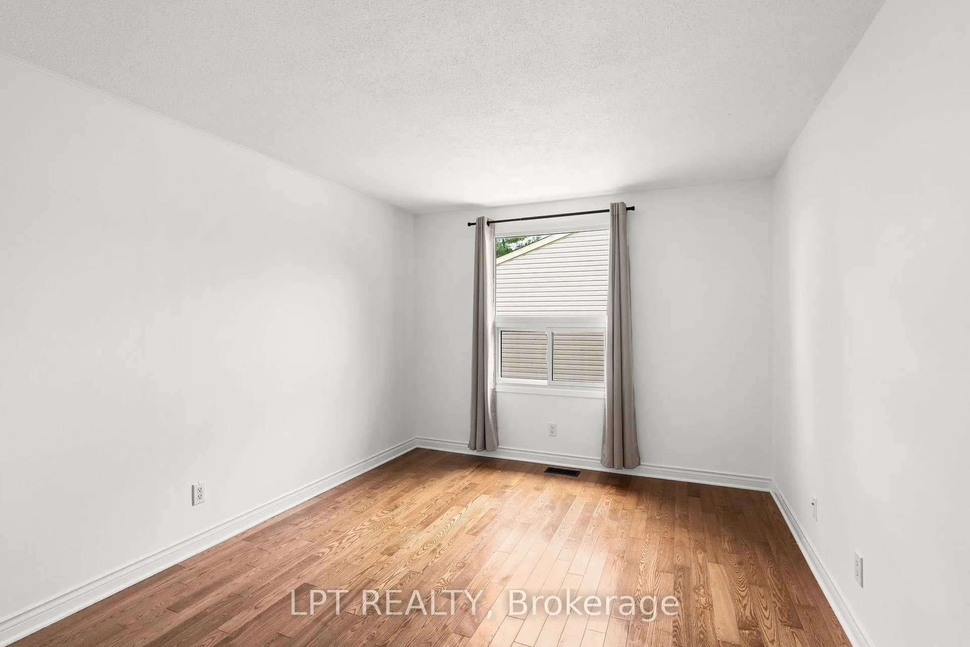 Photo 31 of 57 Malvern Drive, Ottawa, Barrhaven - Pheasant Run — HOMEH