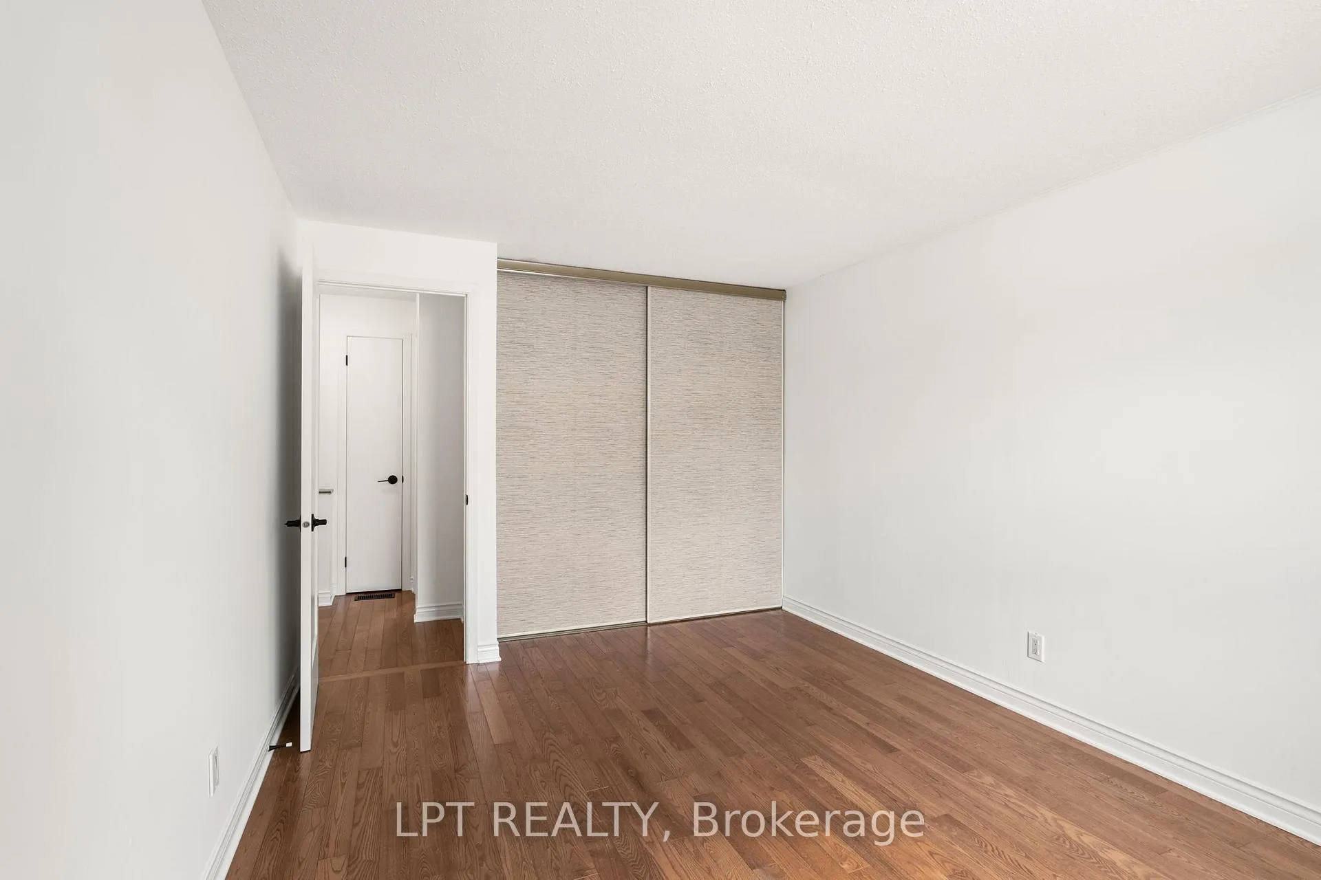 Photo 32 of 57 Malvern Drive, Ottawa, Barrhaven - Pheasant Run — HOMEH