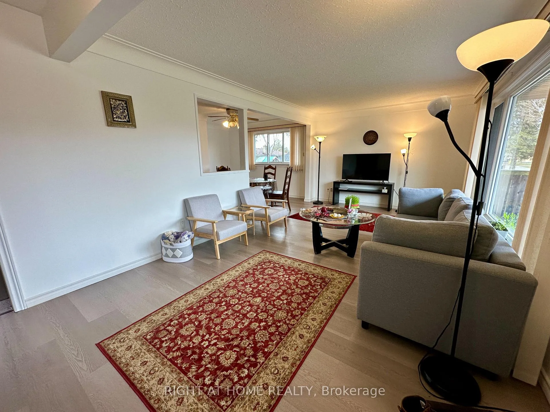 Photo 2 of 16 Rowanwood Avenue, Brant, Brantford Twp — HOMEH