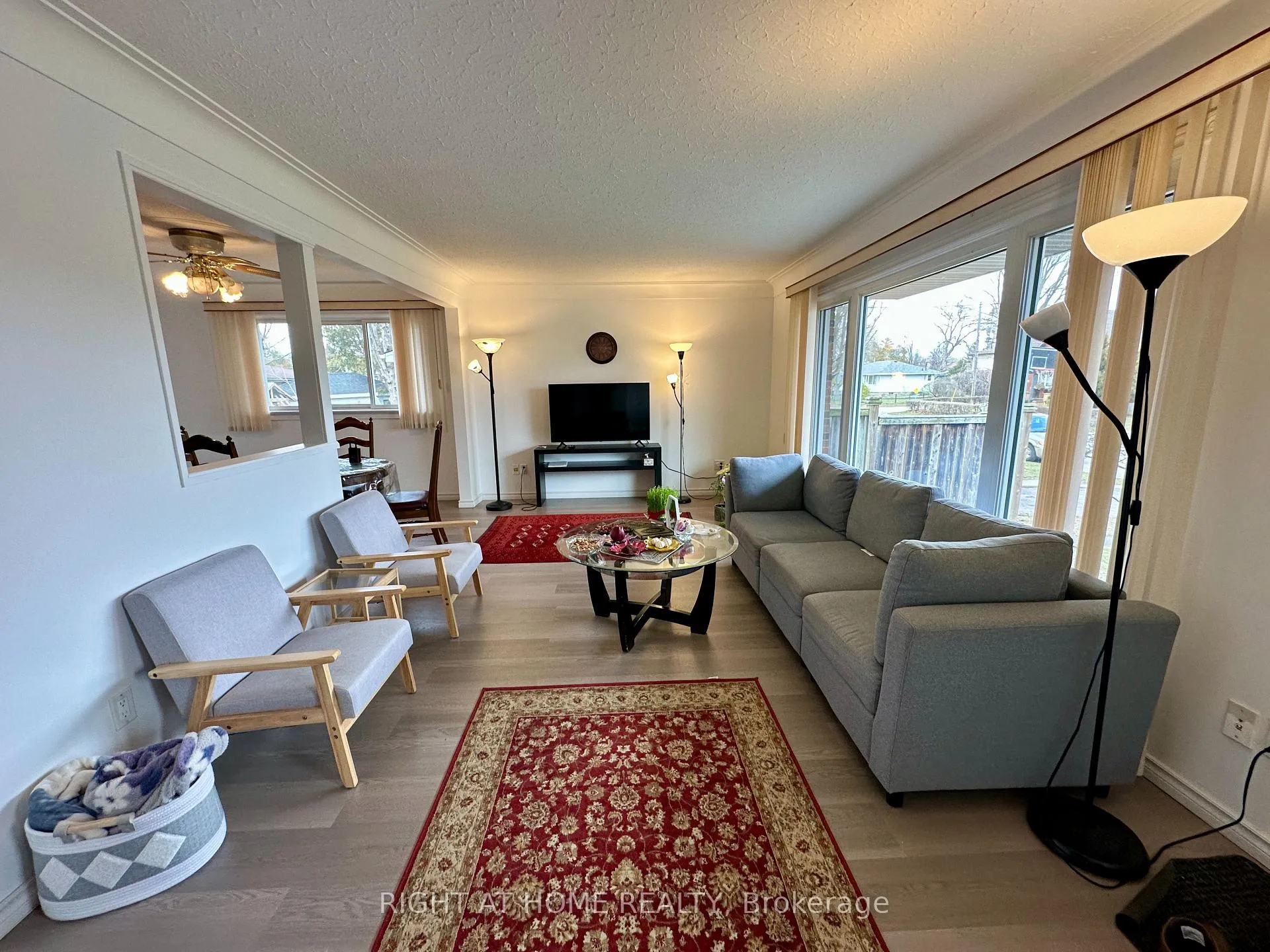 Photo 3 of 16 Rowanwood Avenue, Brant, Brantford Twp — HOMEH