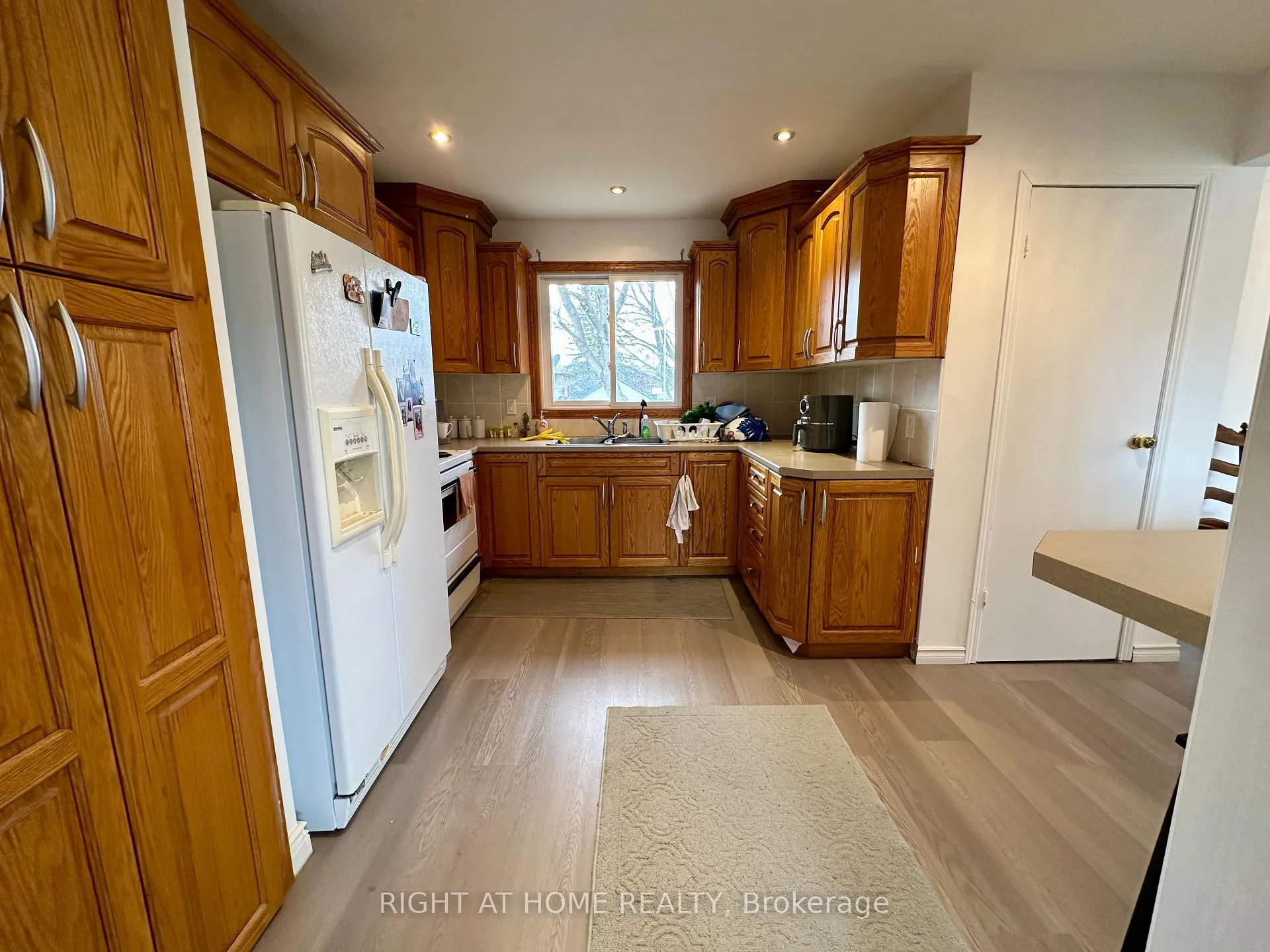 Photo 4 of 16 Rowanwood Avenue, Brant, Brantford Twp — HOMEH