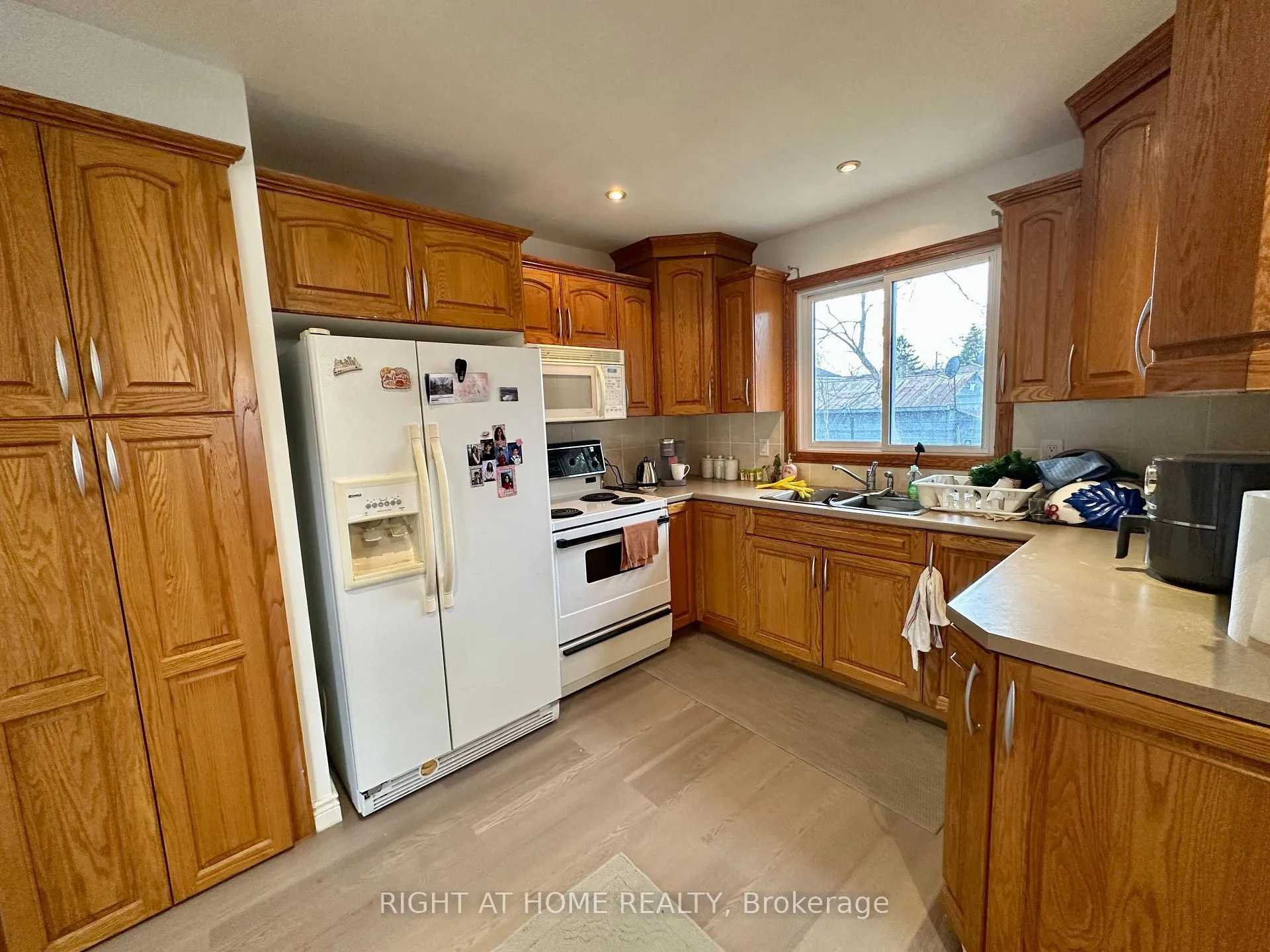 Photo 5 of 16 Rowanwood Avenue, Brant, Brantford Twp — HOMEH