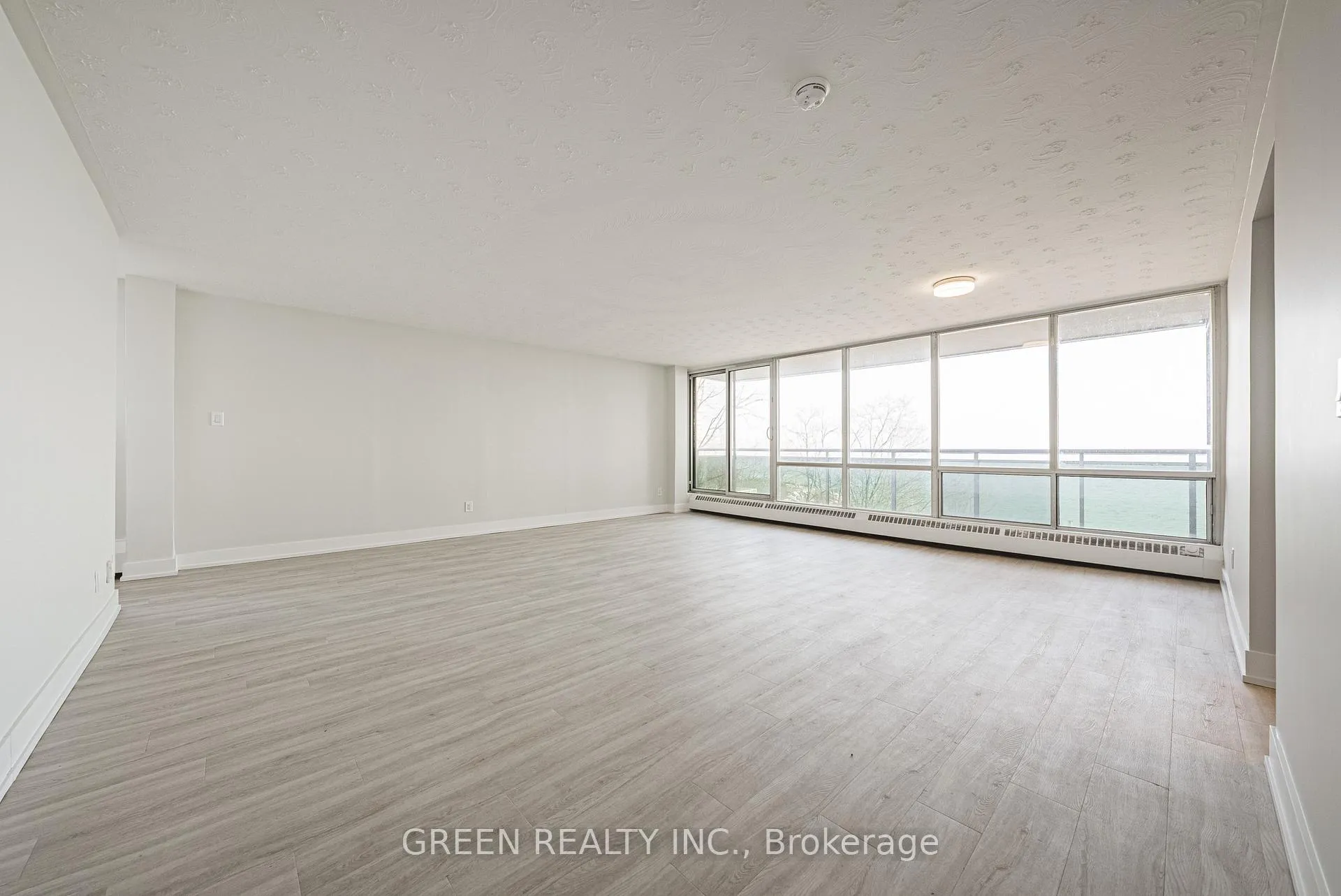 Photo 4 of Unit 309, 2160 Lakeshore Road, Burlington, Brant — HOMEH