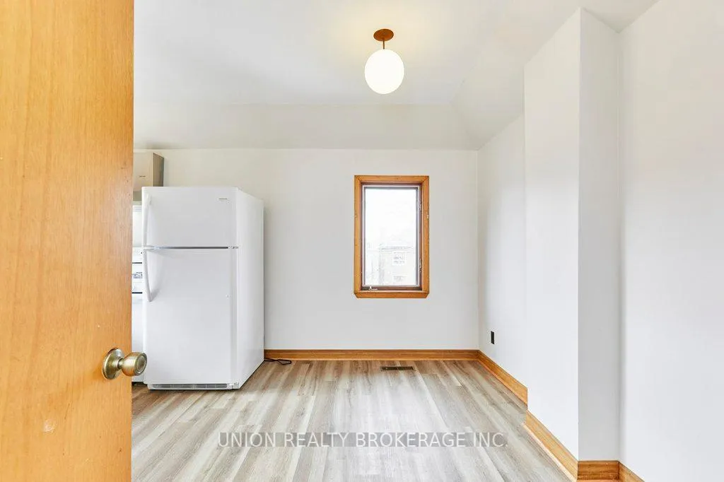 Photo 10 of Unit Second Floor, 14 Harris Avenue, Toronto, East End-Danforth — HOMEH