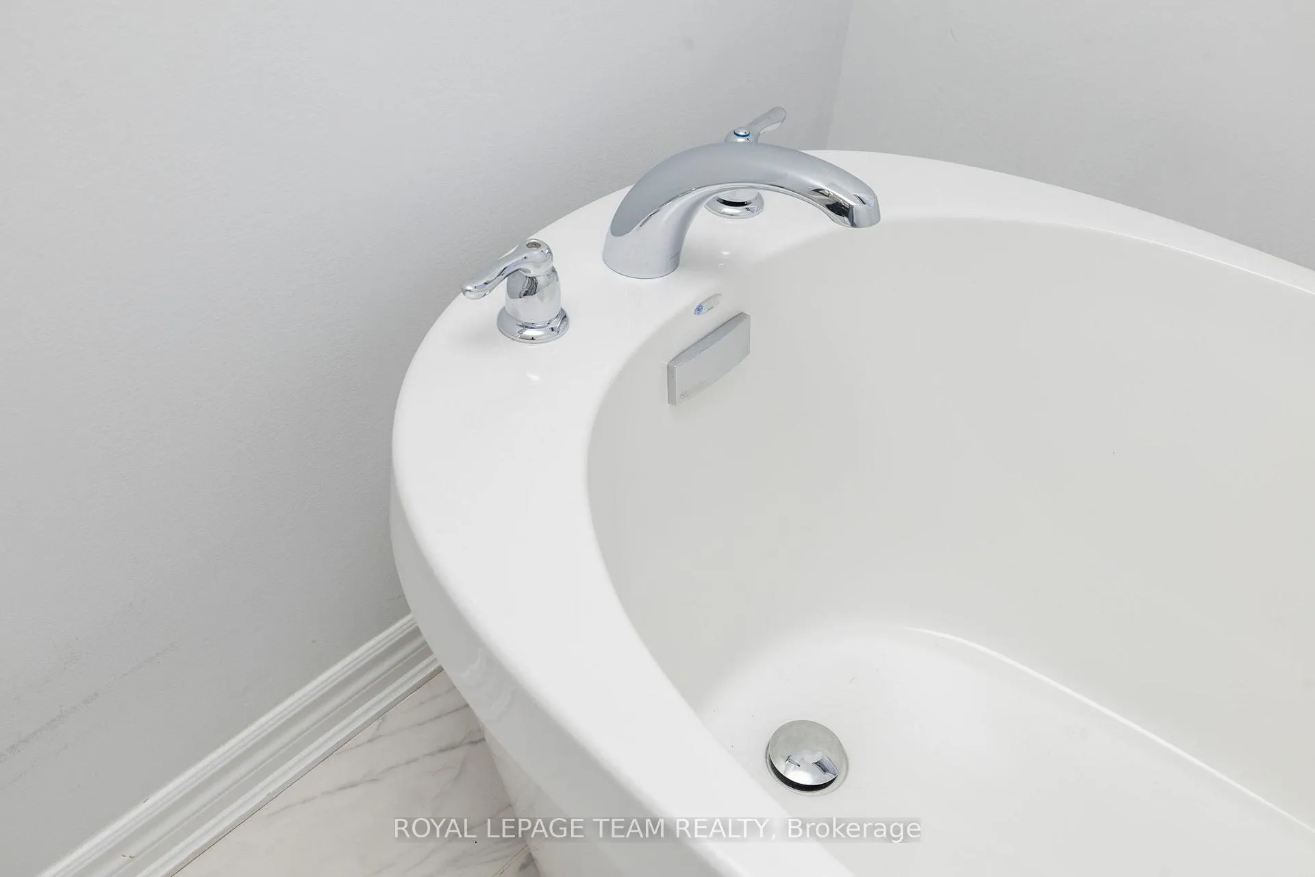 Photo 36 of 708 Logperch Circle, Ottawa, Barrhaven - Half Moon Bay — HOMEH
