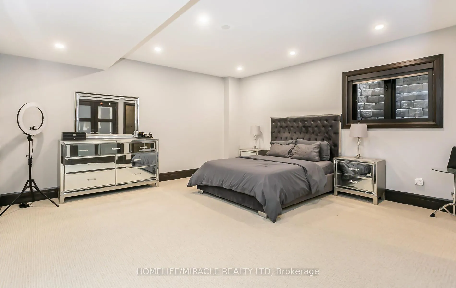 Photo 39 of 24 Jacob Gingrich Drive, Kitchener, Pioneer Tower West — HOMEH