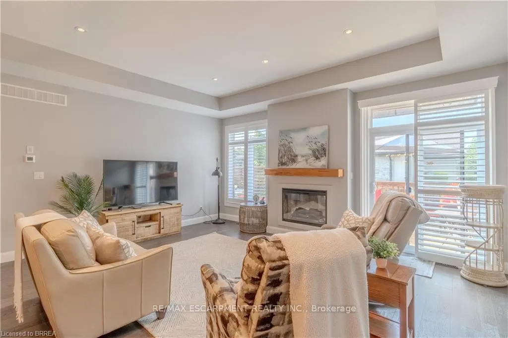 Photo 4 of Unit 22, 59 Cedar Street, Brant, Paris — HOMEH