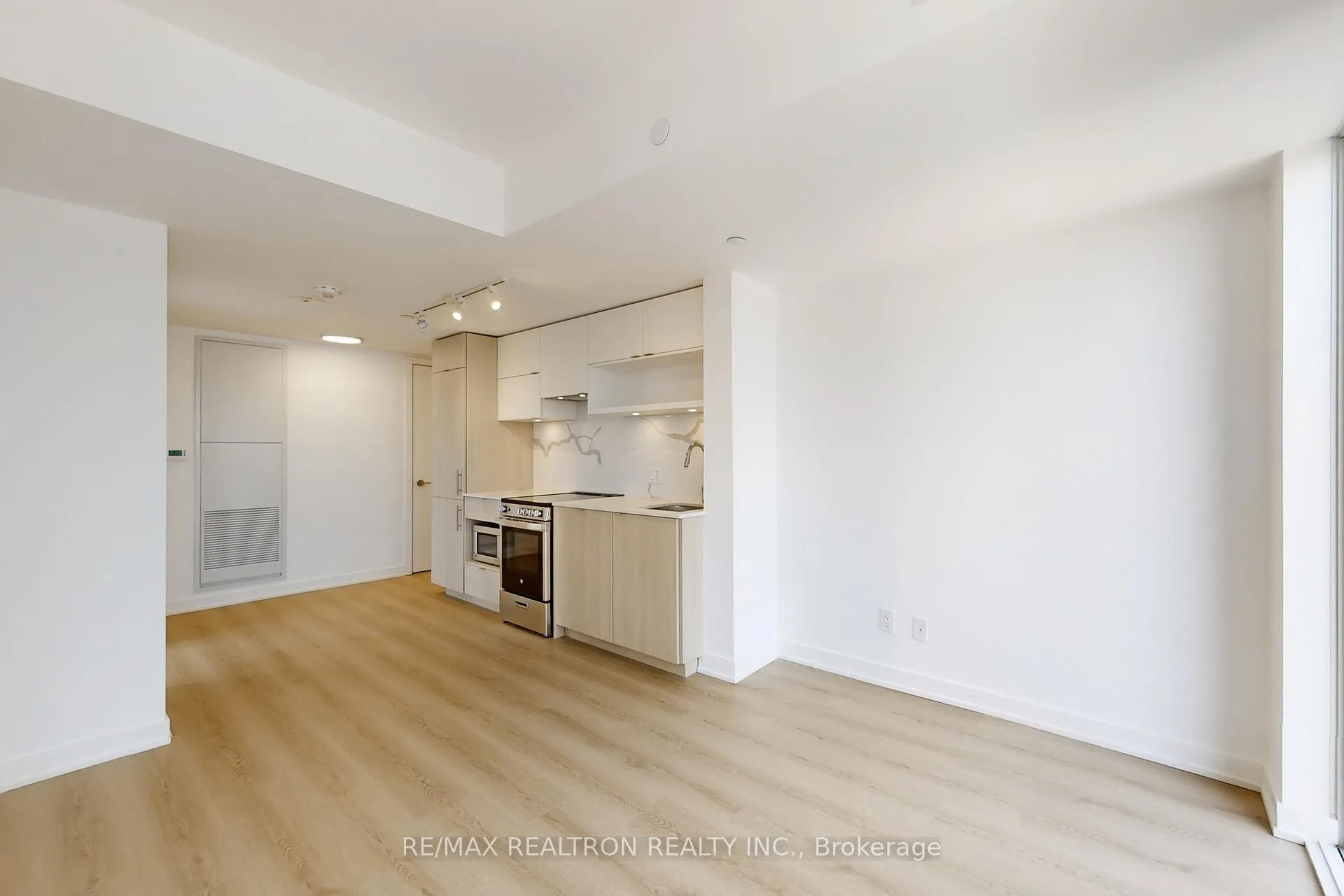 Photo 10 of Unit 1803, 100 Queen Street E, Toronto, Church-Yonge Corridor — HOMEH