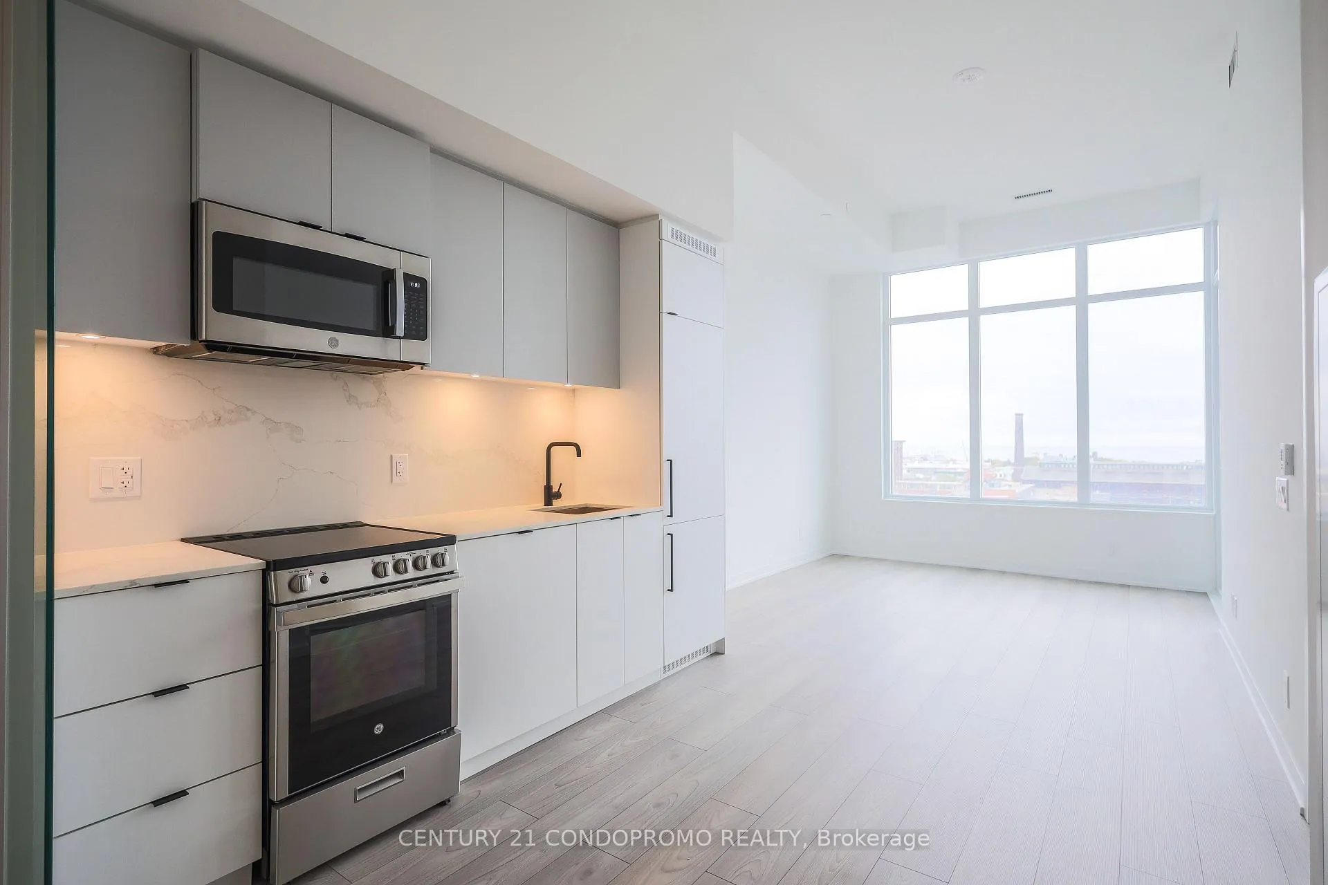 Photo 4 of Unit 714, 285 Dufferin Street, Toronto, South Parkdale — HOMEH