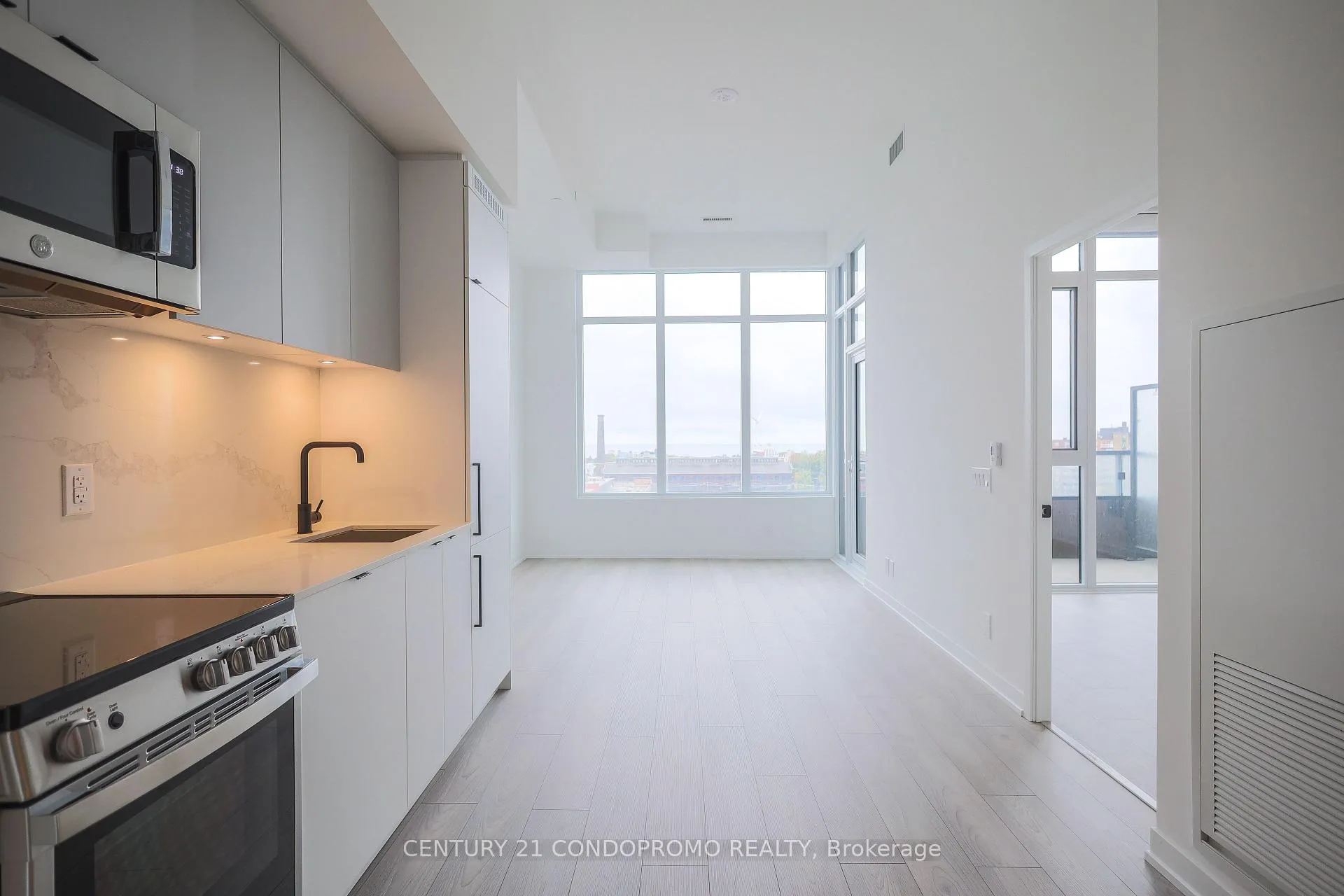 Photo 5 of Unit 714, 285 Dufferin Street, Toronto, South Parkdale — HOMEH