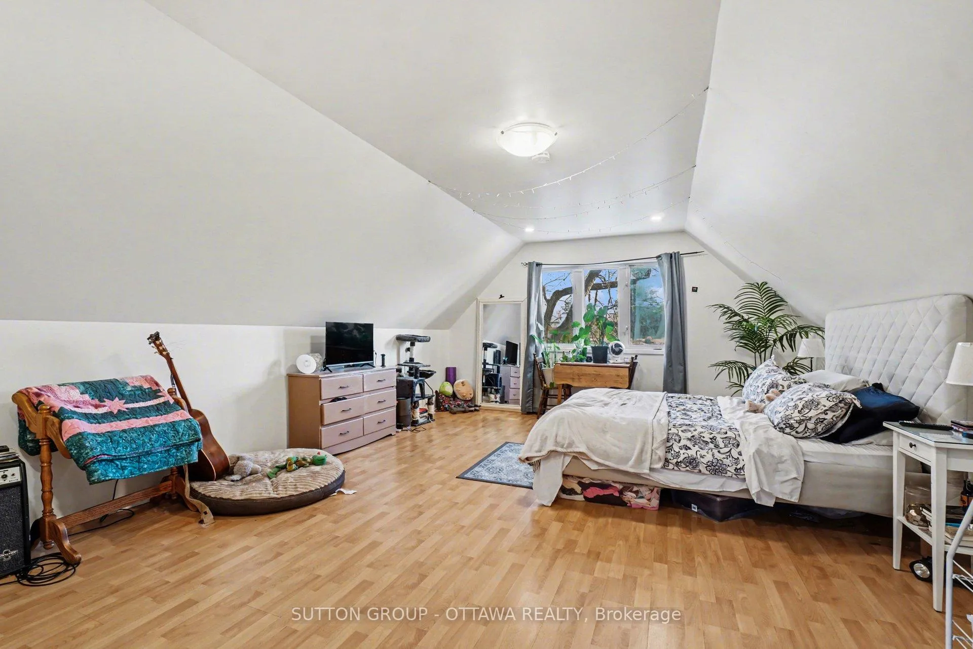 Photo 26 of 90 Withrow Avenue, Ottawa, Meadowlands/St. Claire Gardens — HOMEH
