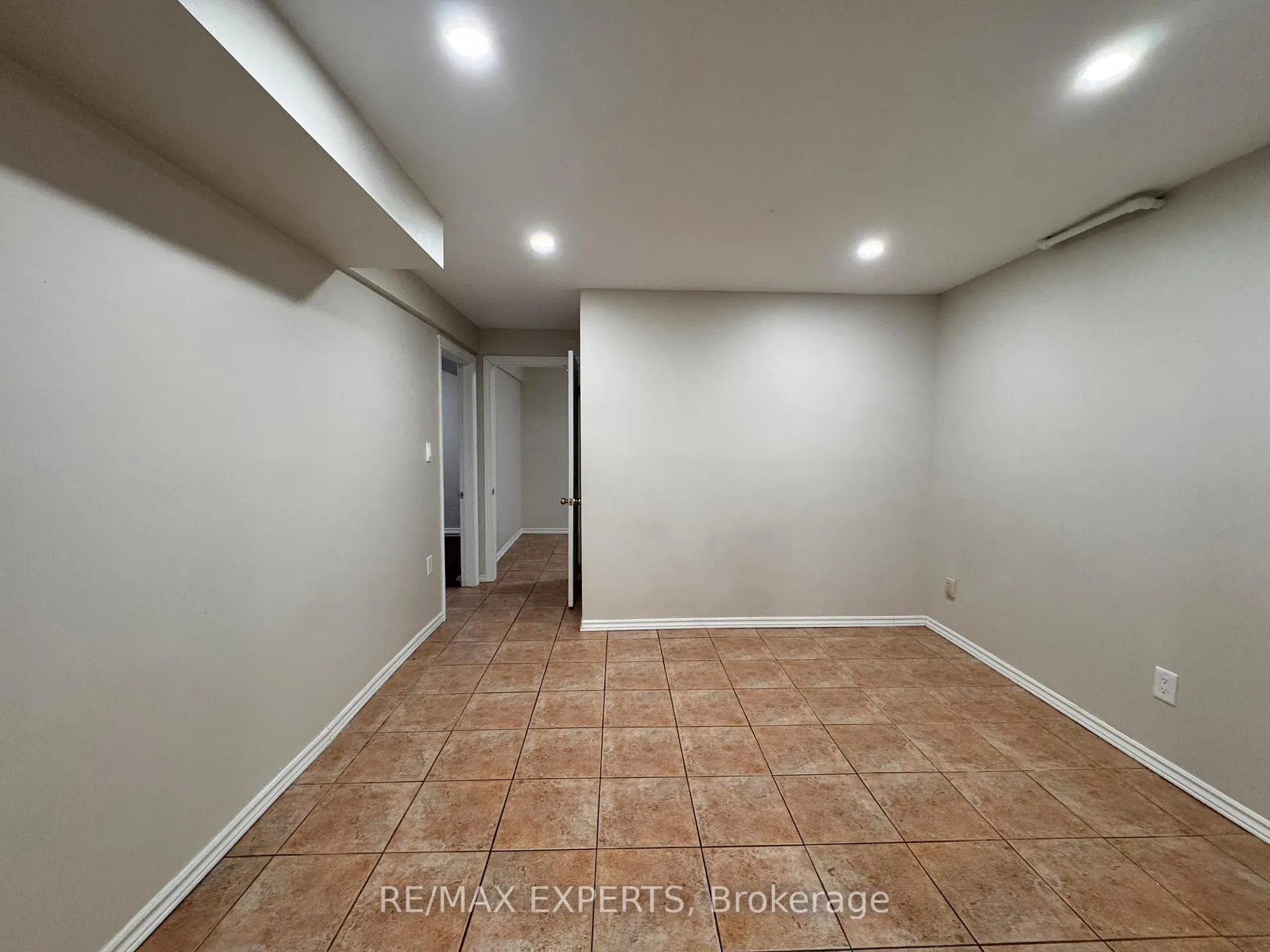 Photo 10 of 93 Tall Grass Trail, Vaughan, East Woodbridge — HOMEH