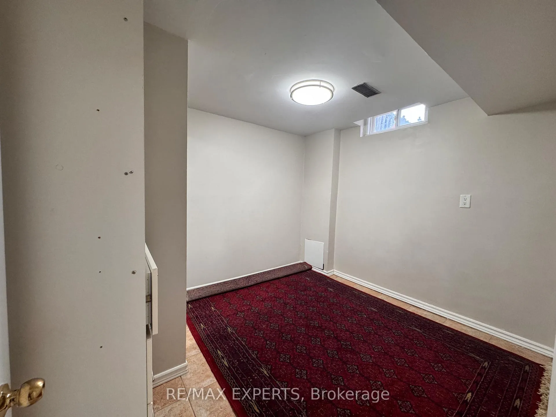 Photo 11 of 93 Tall Grass Trail, Vaughan, East Woodbridge — HOMEH
