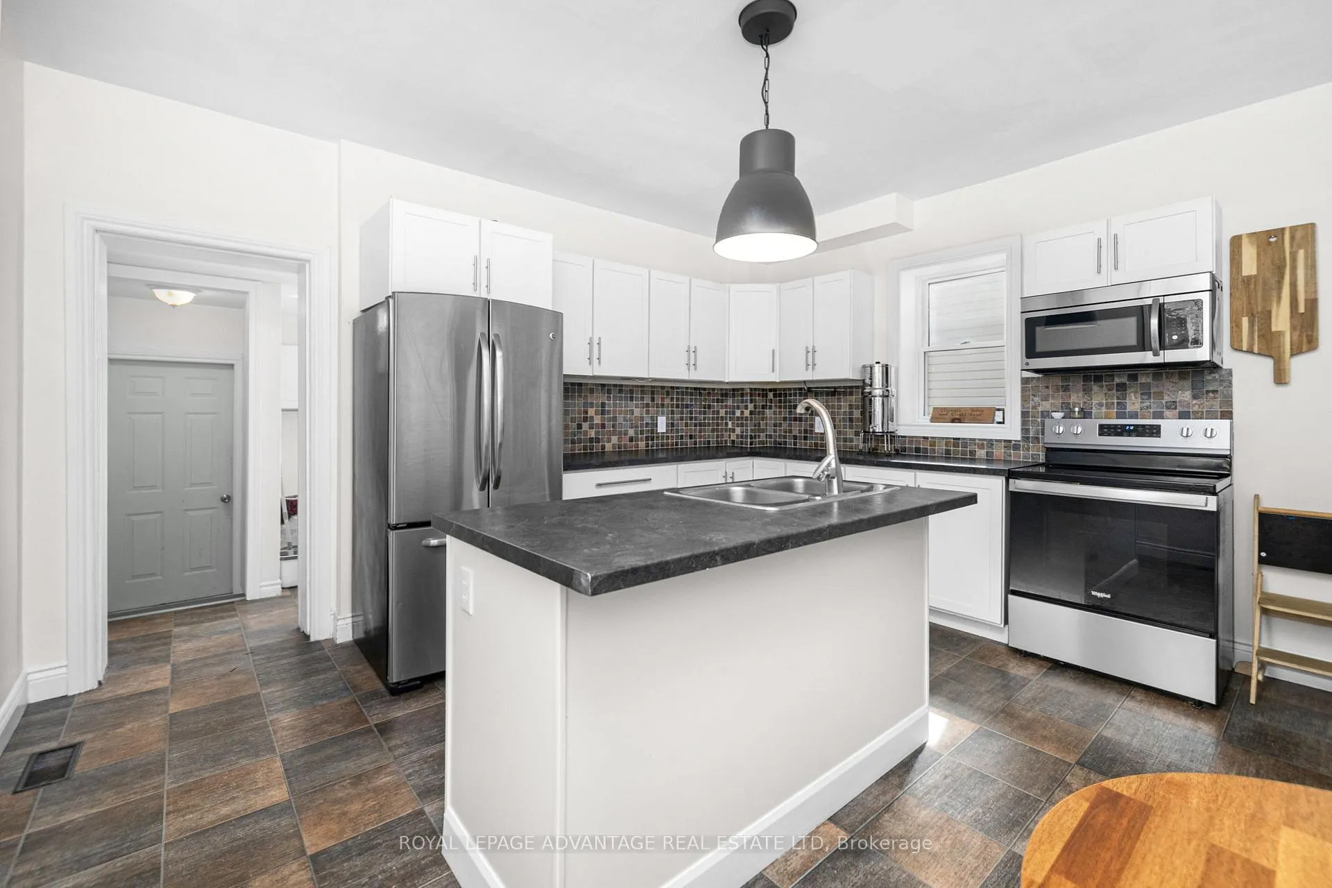 Photo 12 of 15 Kent Street, Smiths Falls — HOMEH