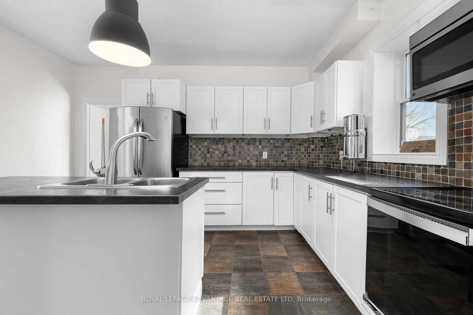Photo 13 of 15 Kent Street, Smiths Falls — HOMEH