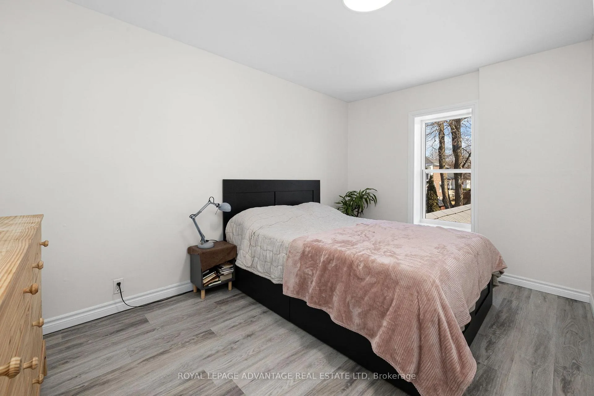 Photo 21 of 15 Kent Street, Smiths Falls — HOMEH