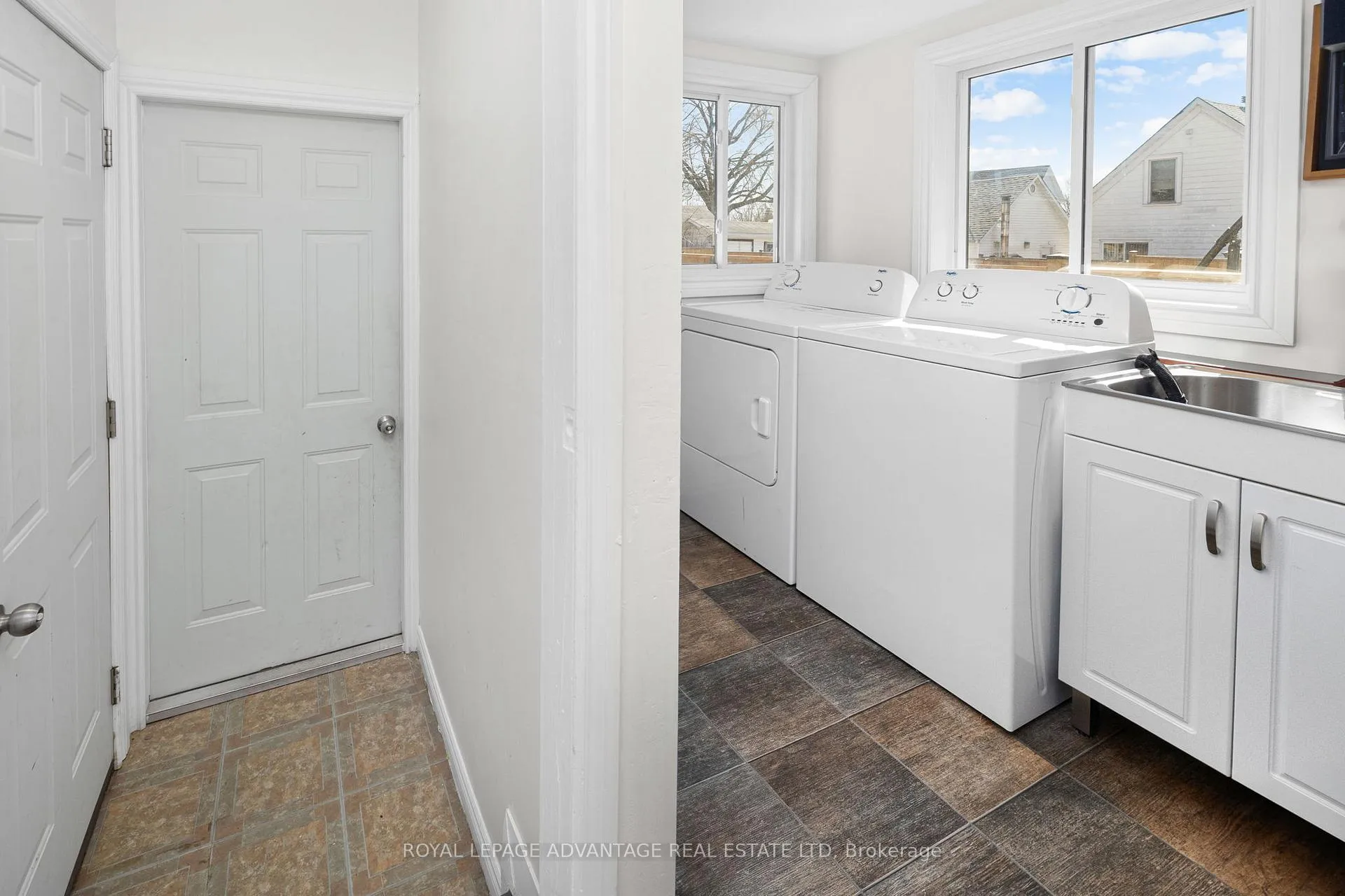 Photo 31 of 15 Kent Street, Smiths Falls — HOMEH