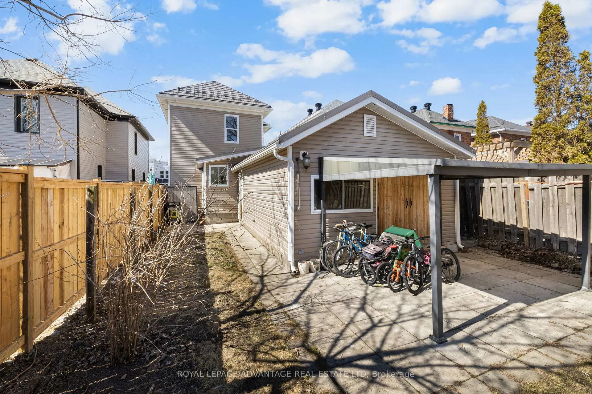 Photo 35 of 15 Kent Street, Smiths Falls — HOMEH