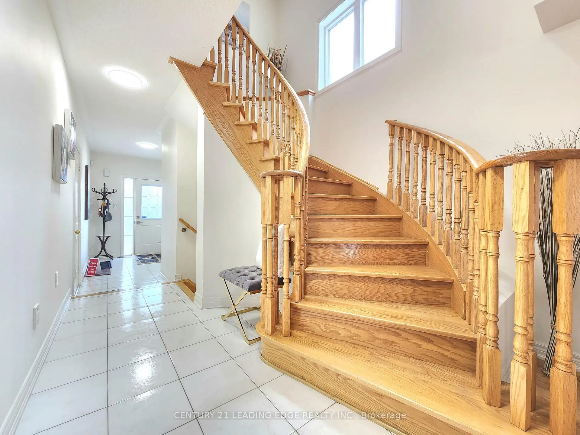 Photo 4 of 93 Treasure Hill Road, Vaughan, Maple — HOMEH