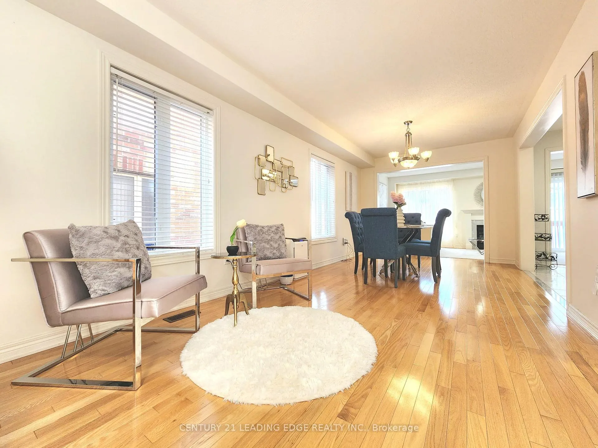 Photo 5 of 93 Treasure Hill Road, Vaughan, Maple — HOMEH