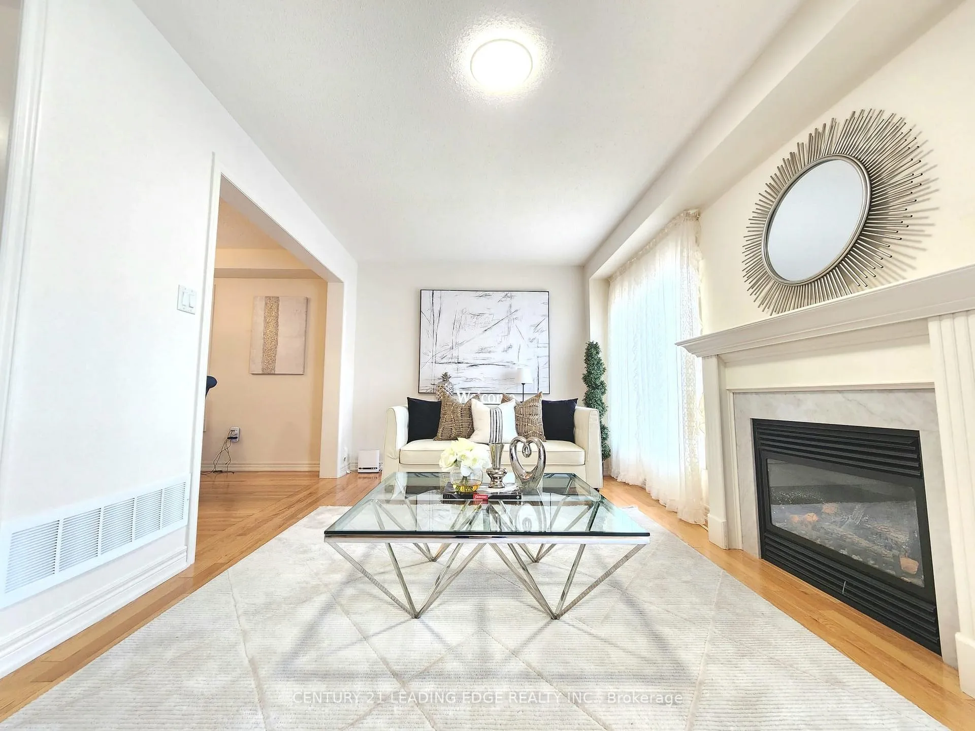 Photo 9 of 93 Treasure Hill Road, Vaughan, Maple — HOMEH