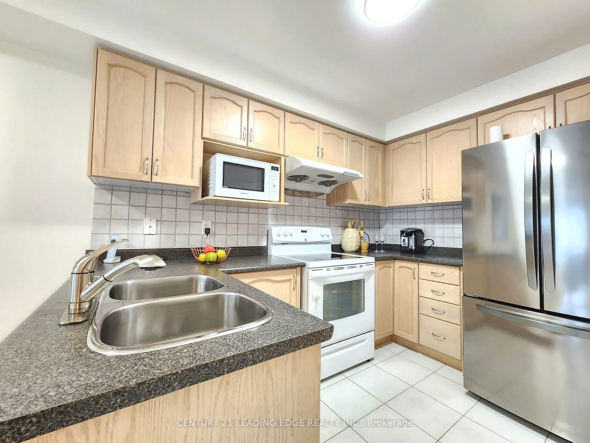 Photo 11 of 93 Treasure Hill Road, Vaughan, Maple — HOMEH