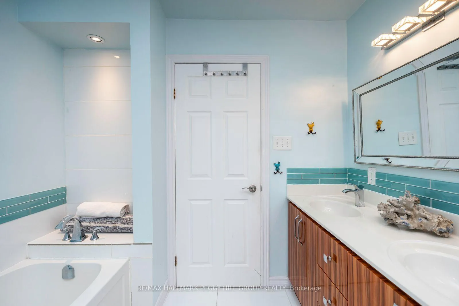 Photo 16 of 63 Idlewood Drive, Springwater, Midhurst — HOMEH