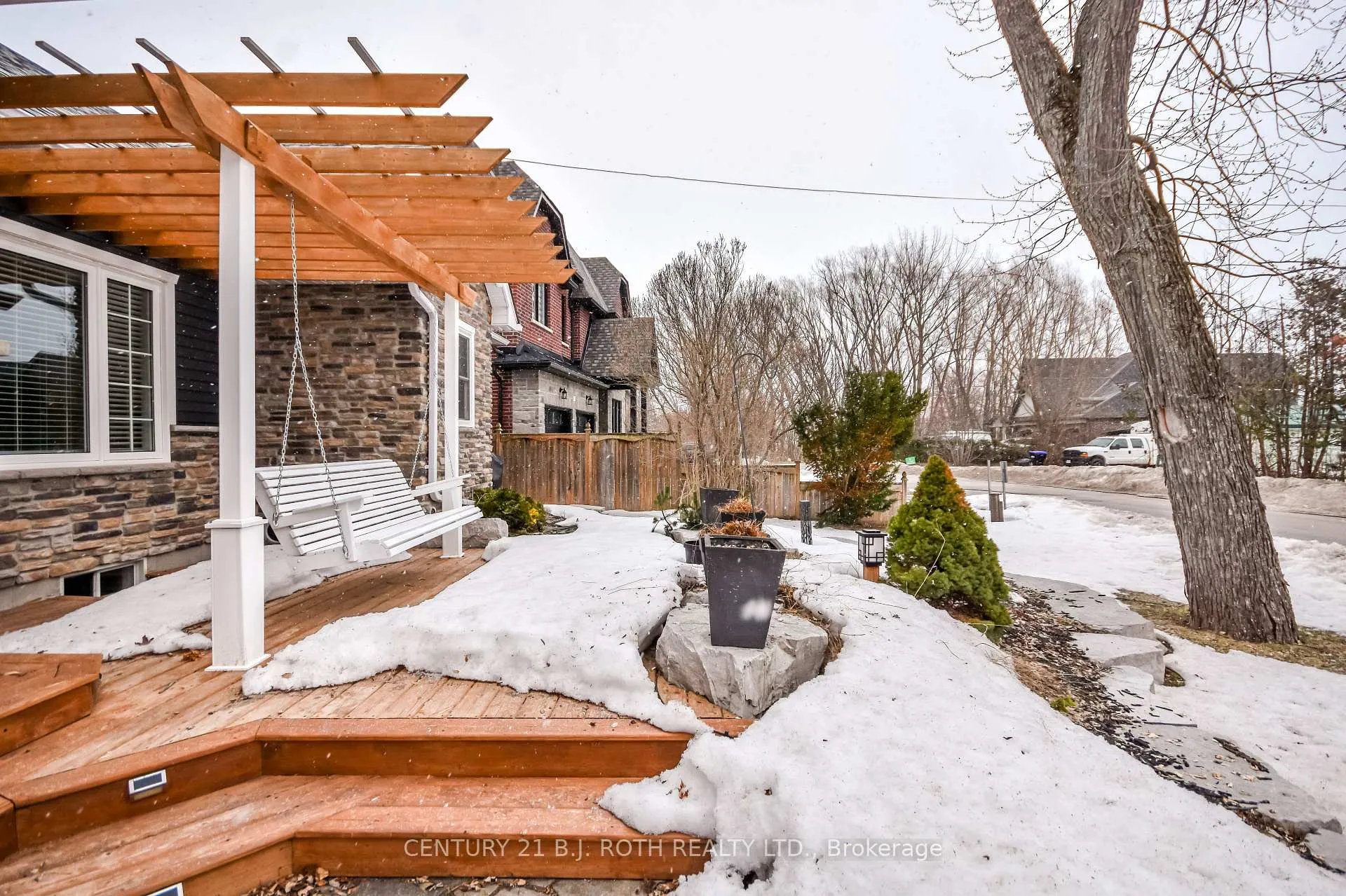 Photo 3 of 684 Park Road, Innisfil, Alcona — HOMEH