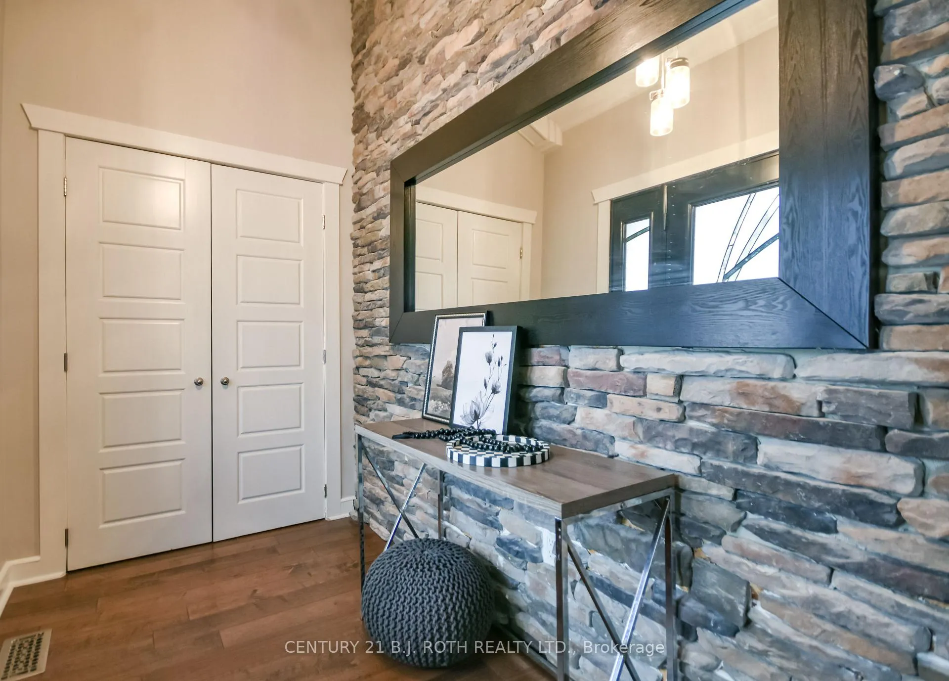 Photo 8 of 684 Park Road, Innisfil, Alcona — HOMEH