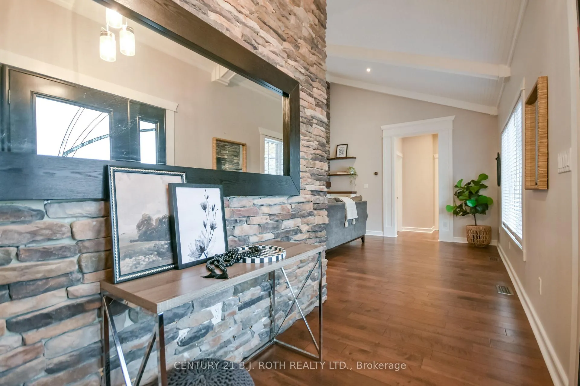 Photo 9 of 684 Park Road, Innisfil, Alcona — HOMEH