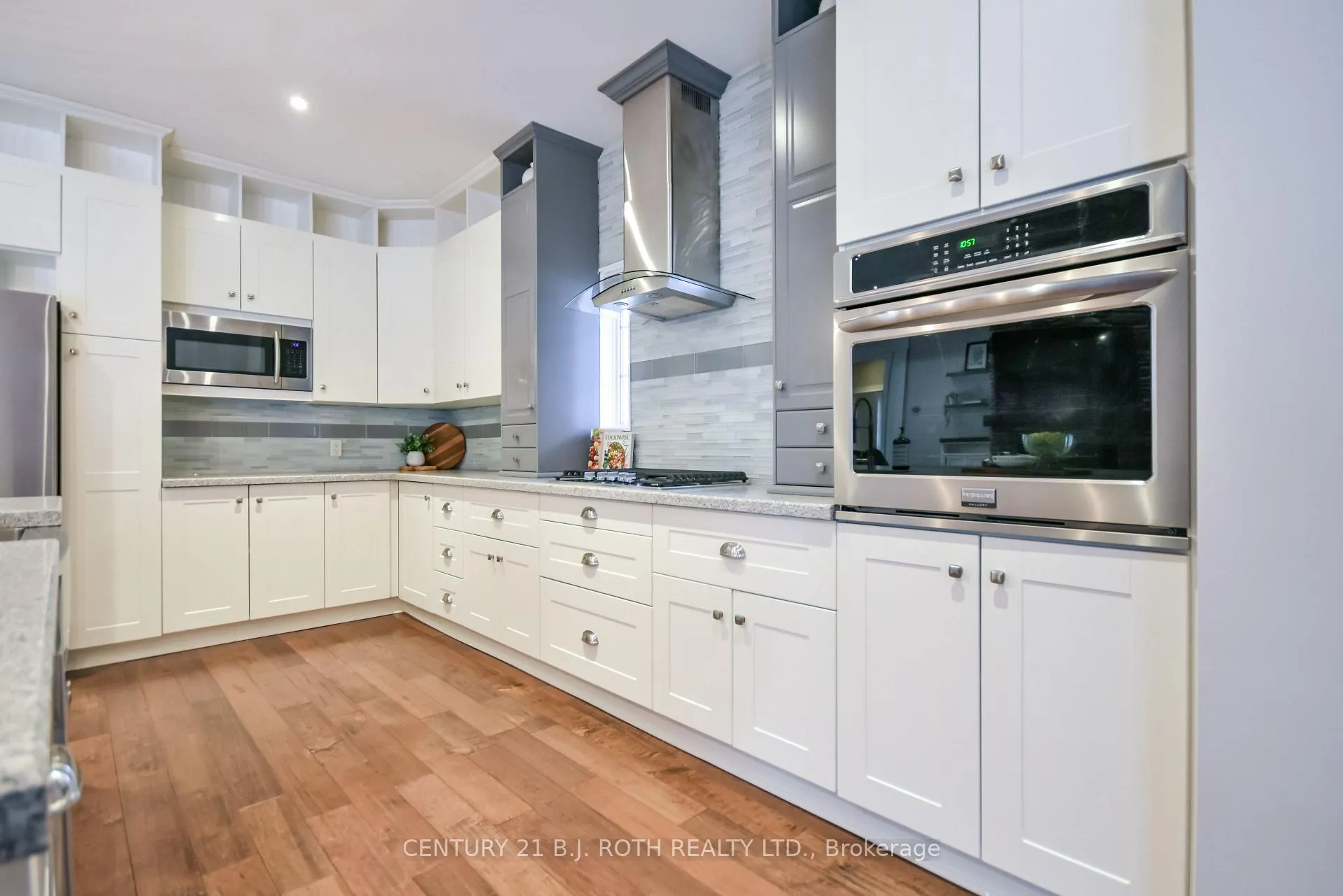 Photo 13 of 684 Park Road, Innisfil, Alcona — HOMEH