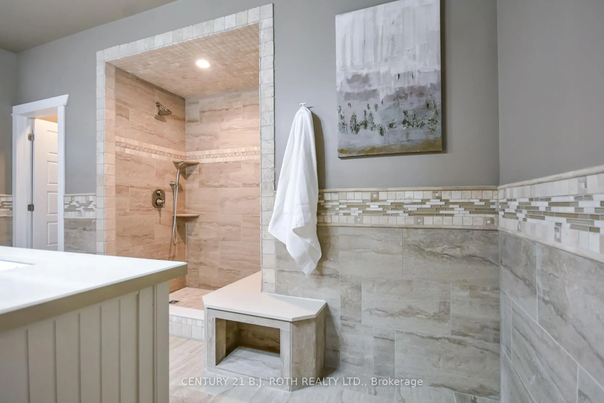 Photo 27 of 684 Park Road, Innisfil, Alcona — HOMEH
