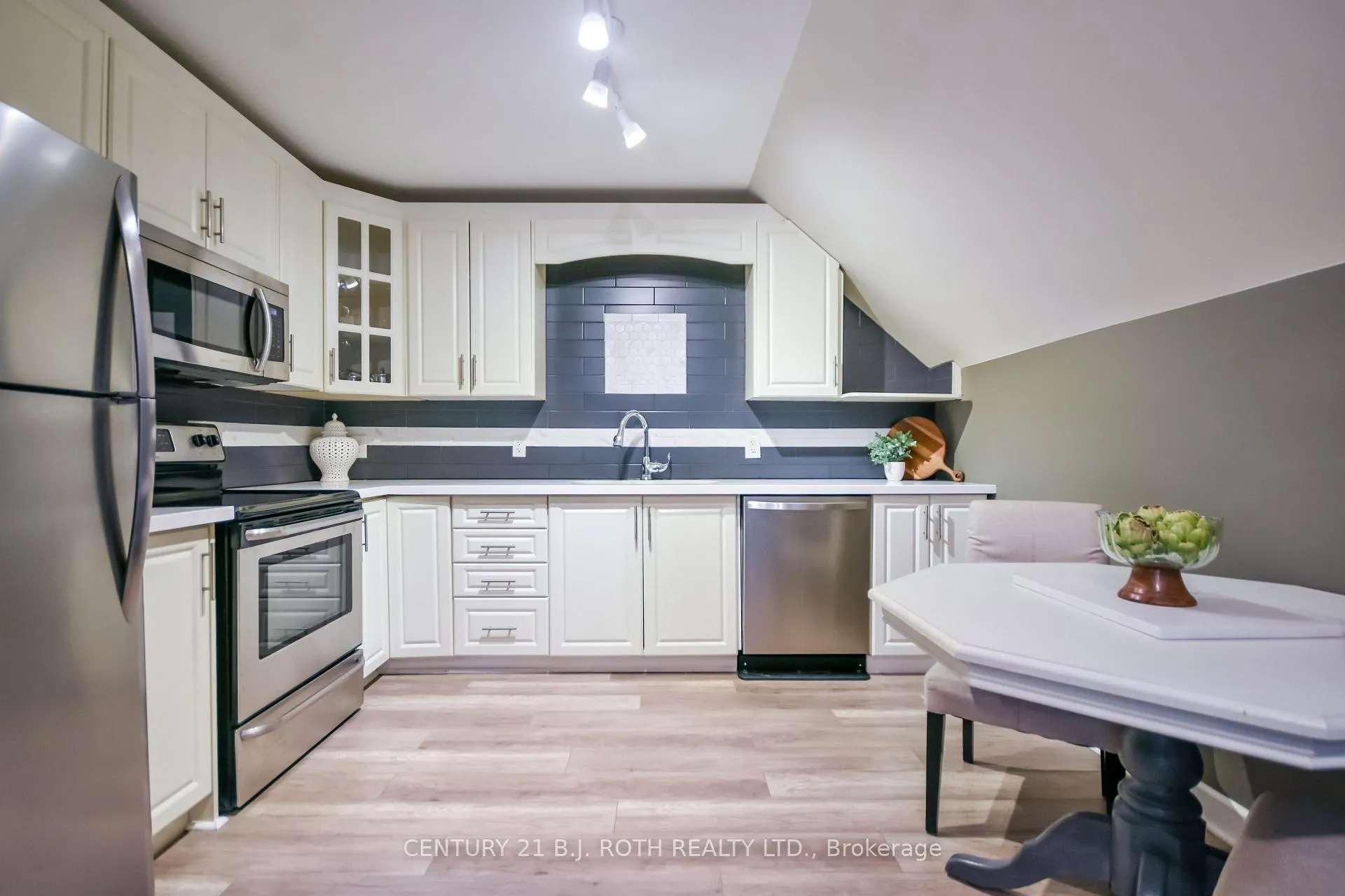 Photo 43 of 684 Park Road, Innisfil, Alcona — HOMEH