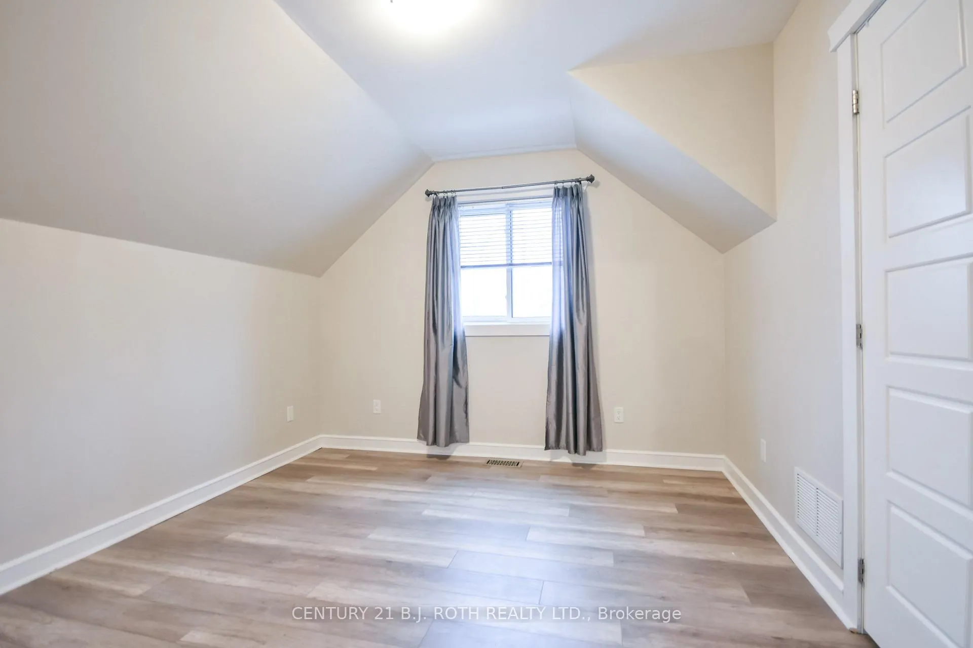 Photo 46 of 684 Park Road, Innisfil, Alcona — HOMEH
