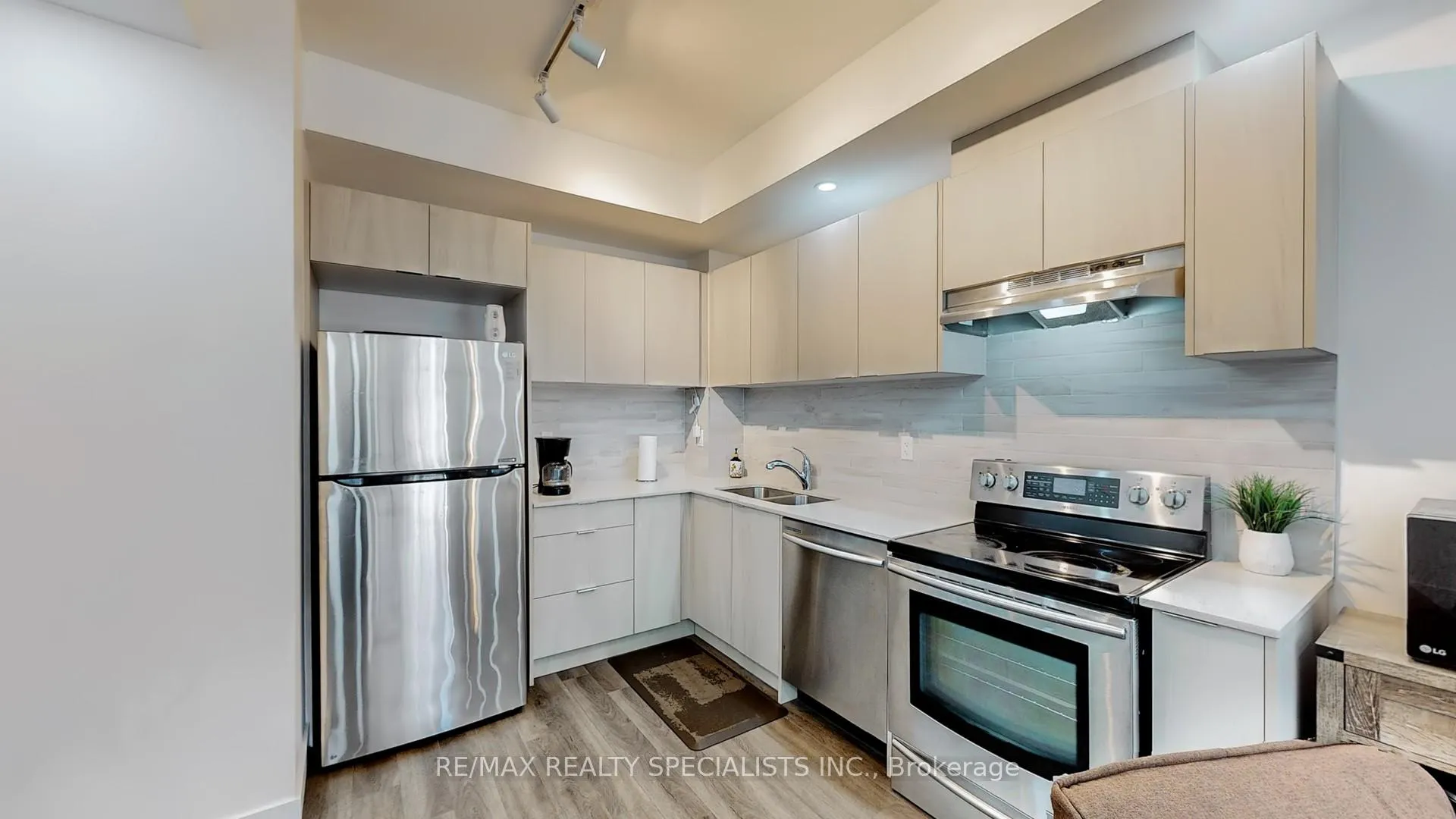Photo 10 of Unit 28, 200 Malta Avenue, Brampton, Fletcher's Creek South — HOMEH