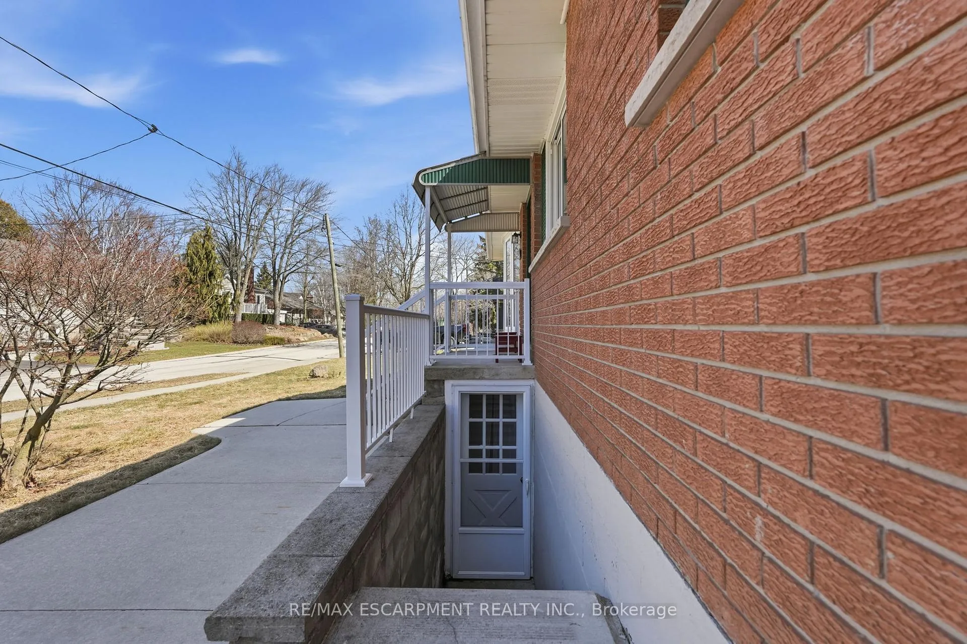 Photo 4 of 54 Nelson Street, Hamilton, Waterdown — HOMEH