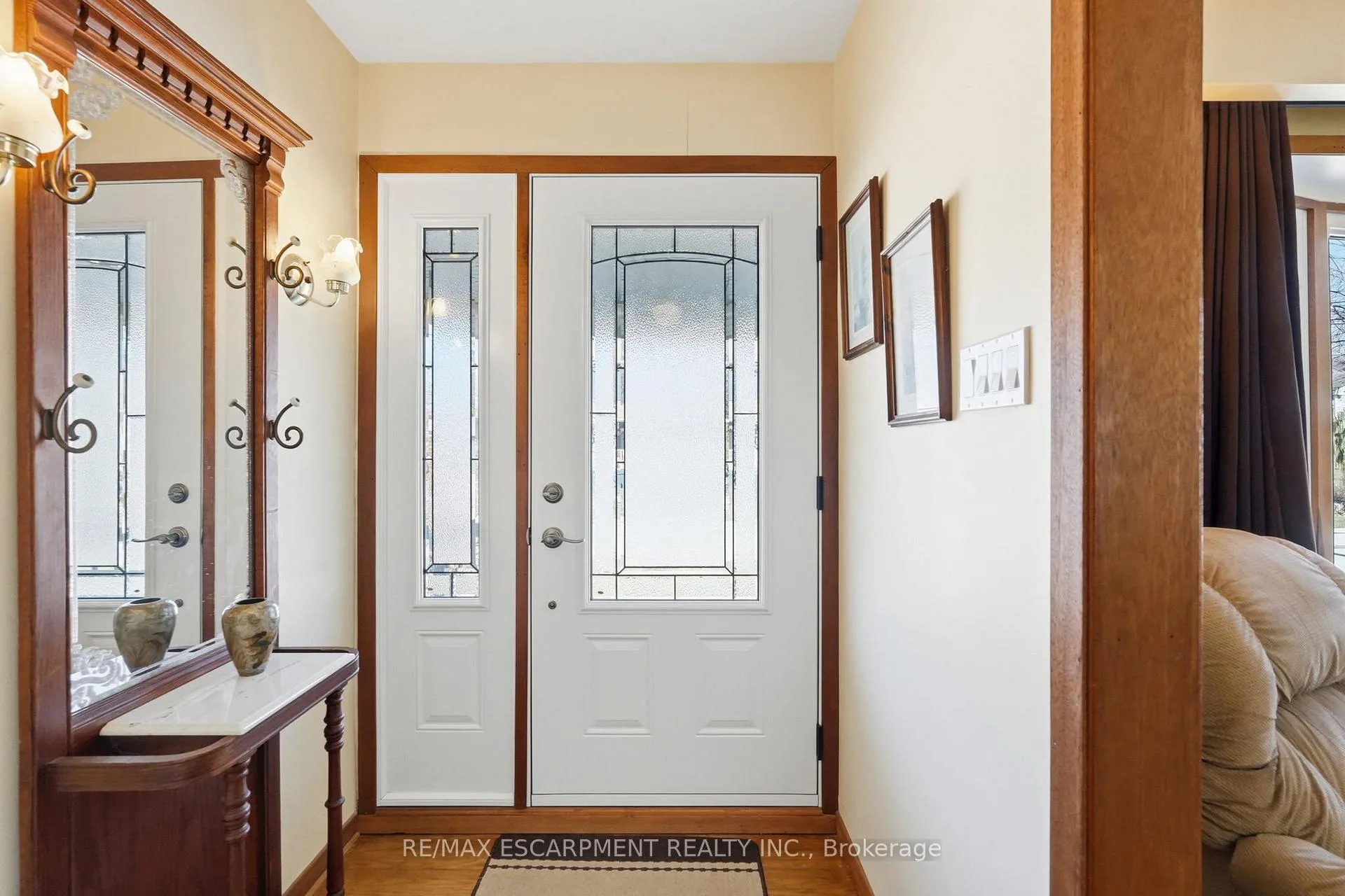 Photo 6 of 54 Nelson Street, Hamilton, Waterdown — HOMEH
