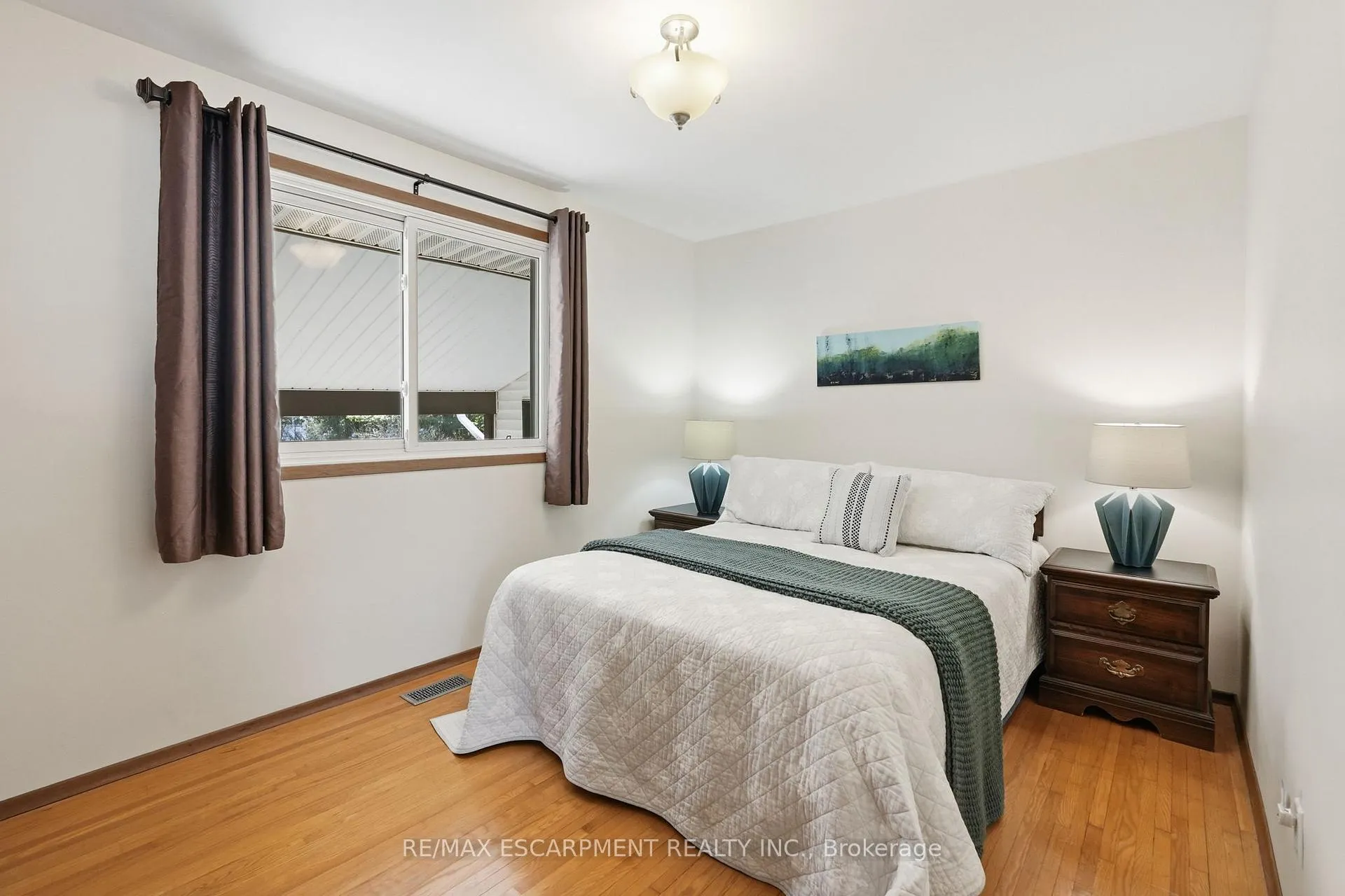 Photo 23 of 54 Nelson Street, Hamilton, Waterdown — HOMEH