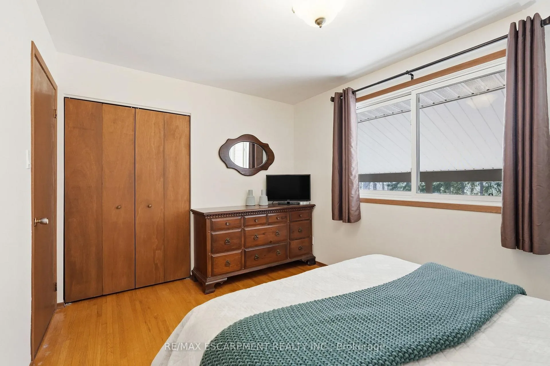 Photo 24 of 54 Nelson Street, Hamilton, Waterdown — HOMEH