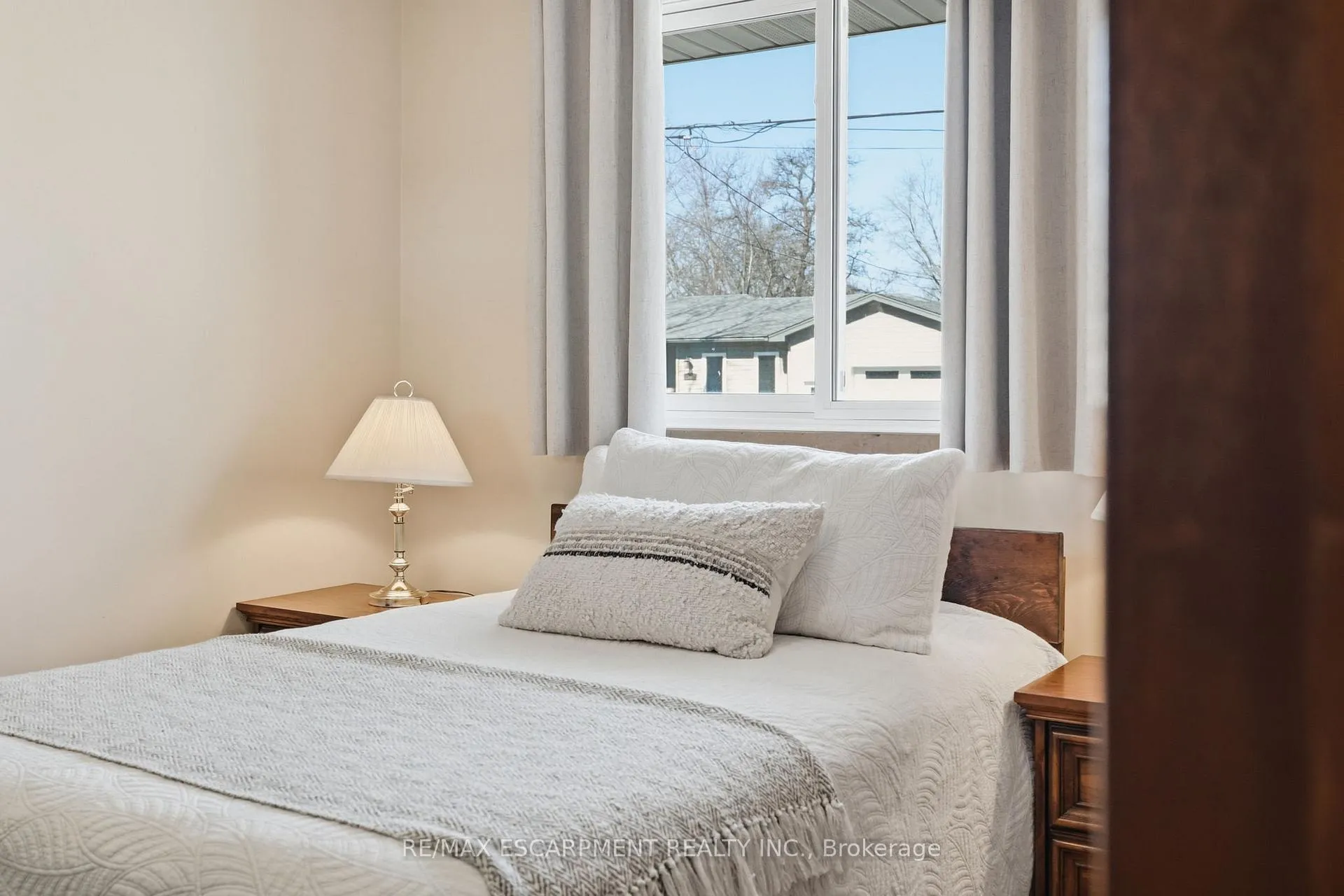 Photo 25 of 54 Nelson Street, Hamilton, Waterdown — HOMEH