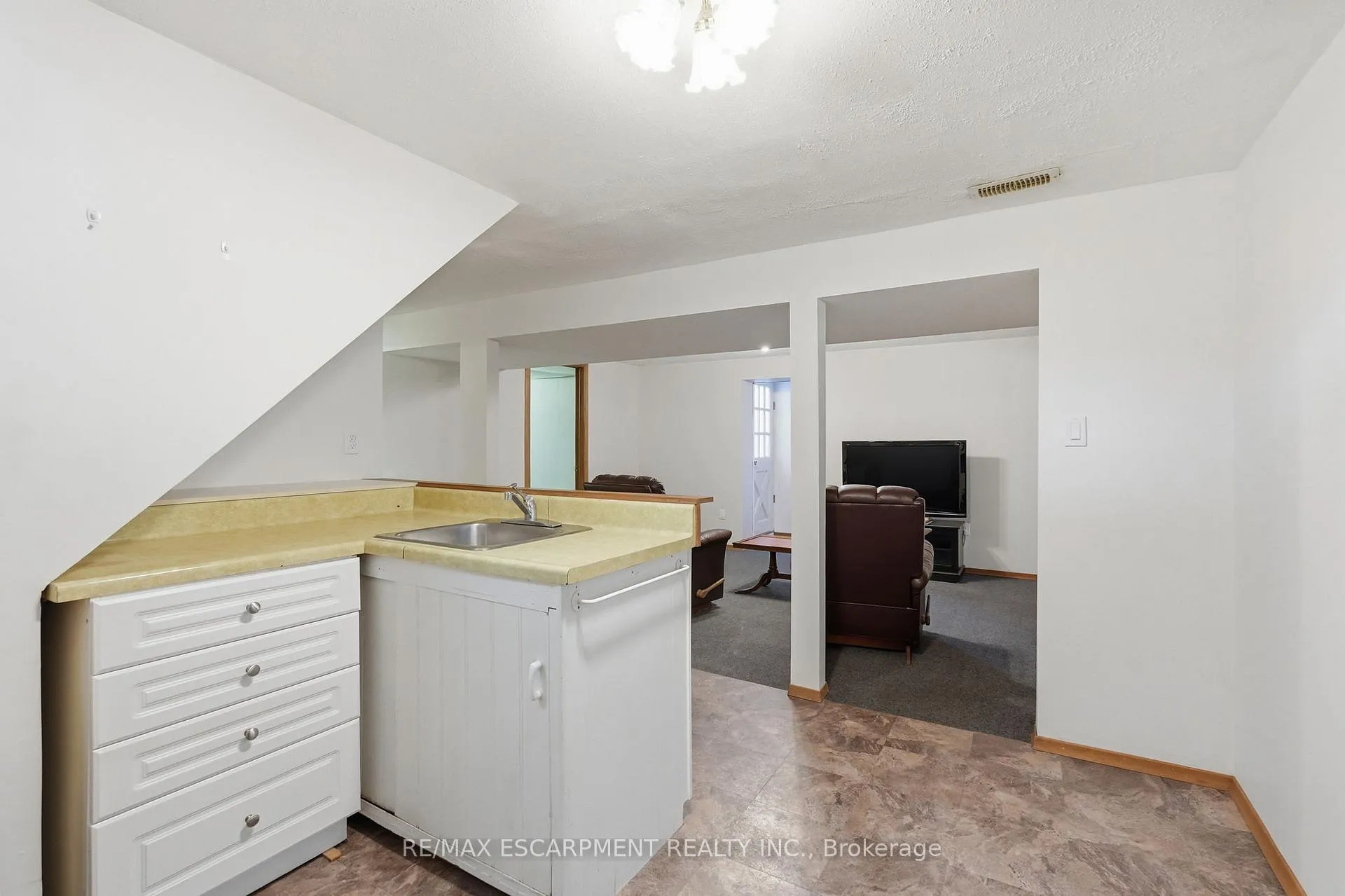 Photo 32 of 54 Nelson Street, Hamilton, Waterdown — HOMEH