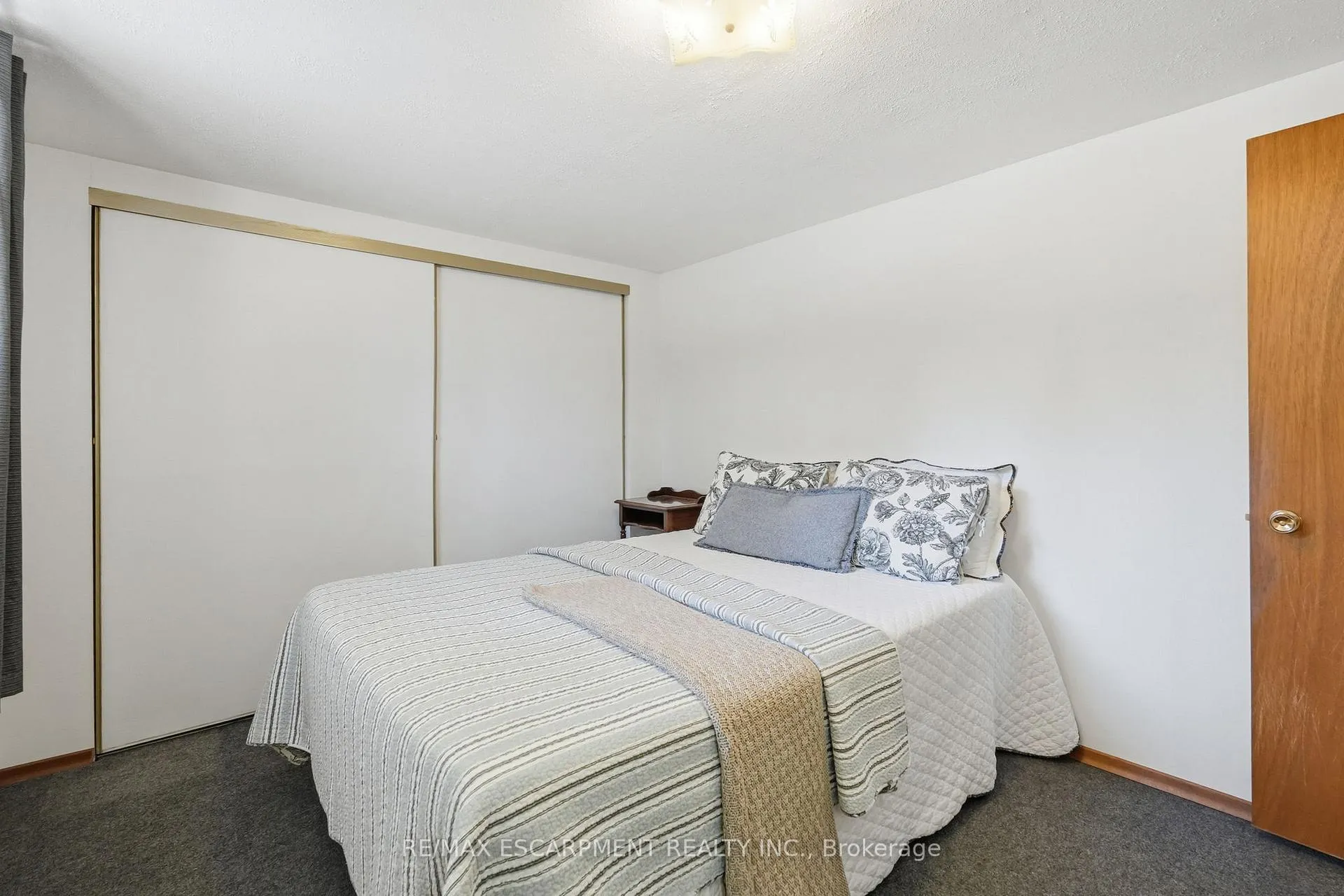 Photo 38 of 54 Nelson Street, Hamilton, Waterdown — HOMEH