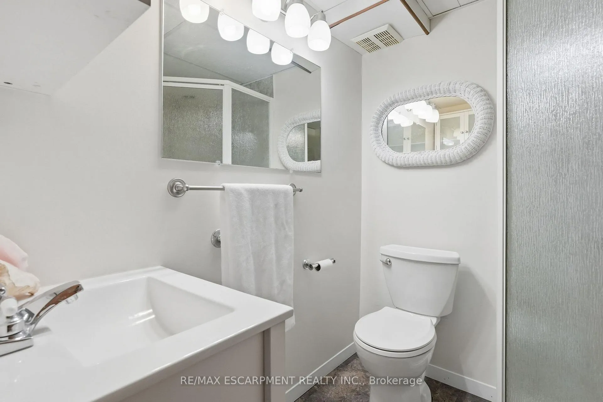 Photo 40 of 54 Nelson Street, Hamilton, Waterdown — HOMEH